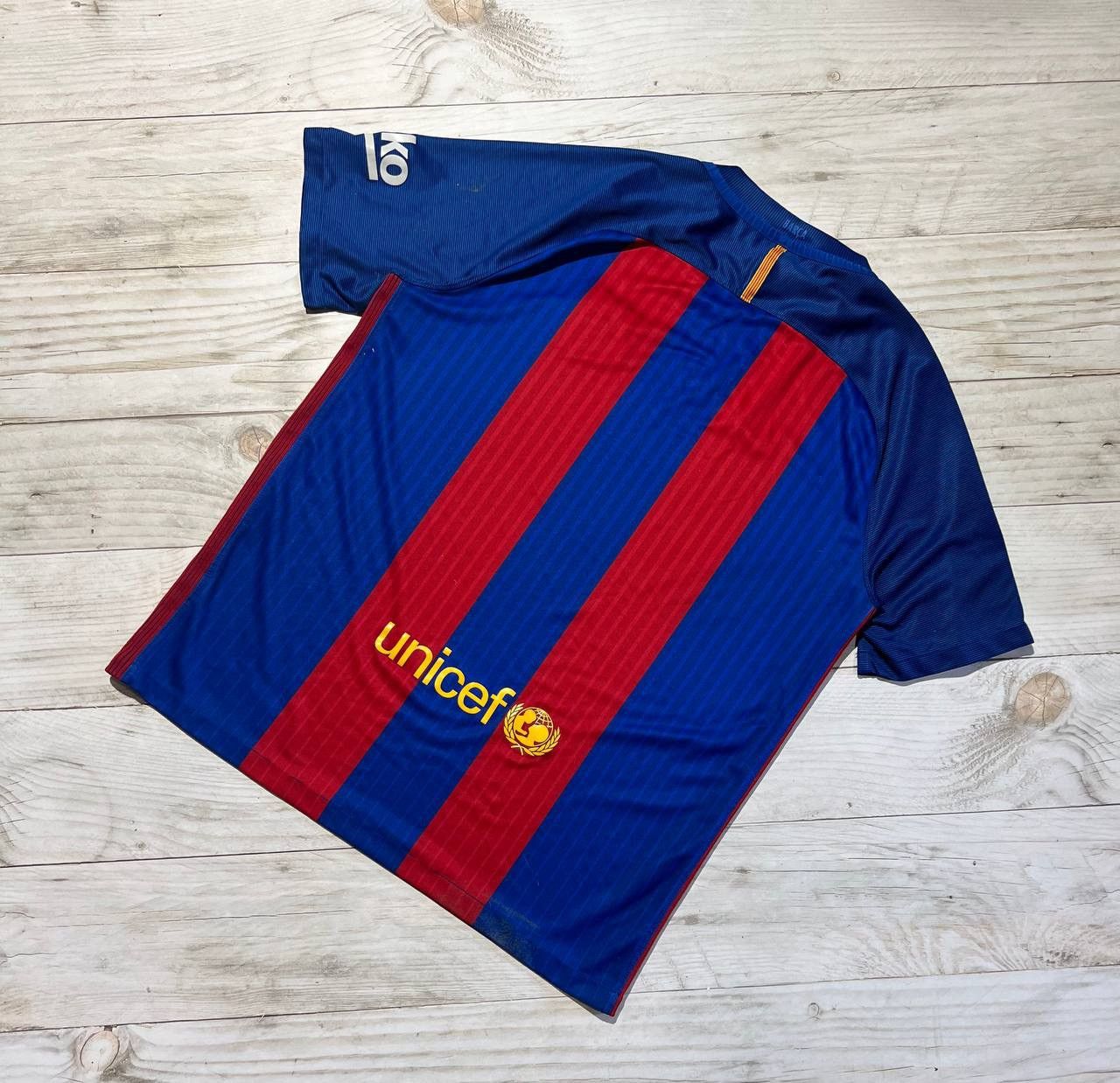 Nike Nike FC Barcelona 2016 2017 Home Shirt Soccer Jersey Size US L / EU 52-54 / 3 - 11 Thumbnail