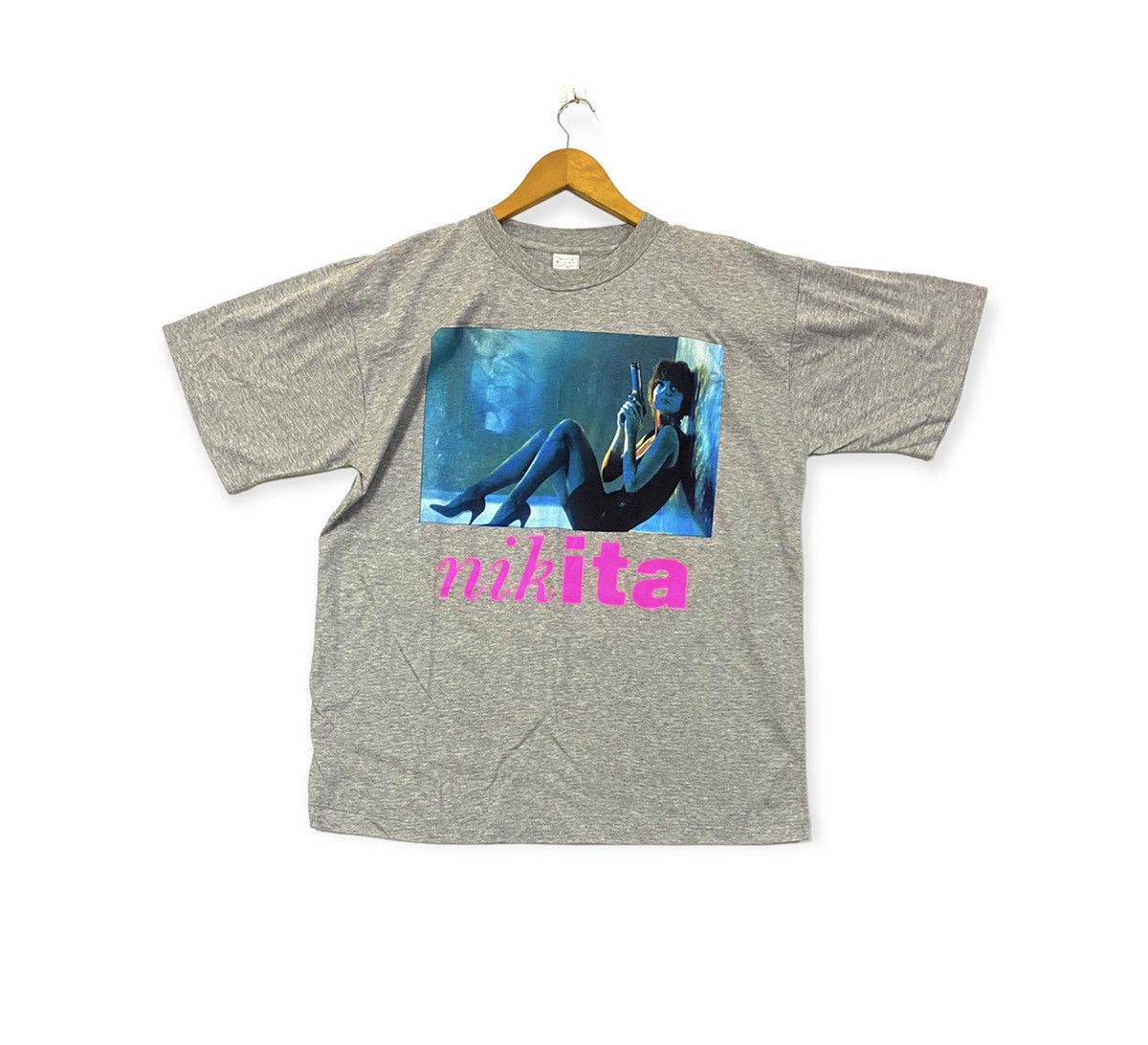 Vintage vintage 1990 LE FEMME NIKITA movie film promo t-shirts Size US XL / EU 56 / 4 - 1 Thumbnail