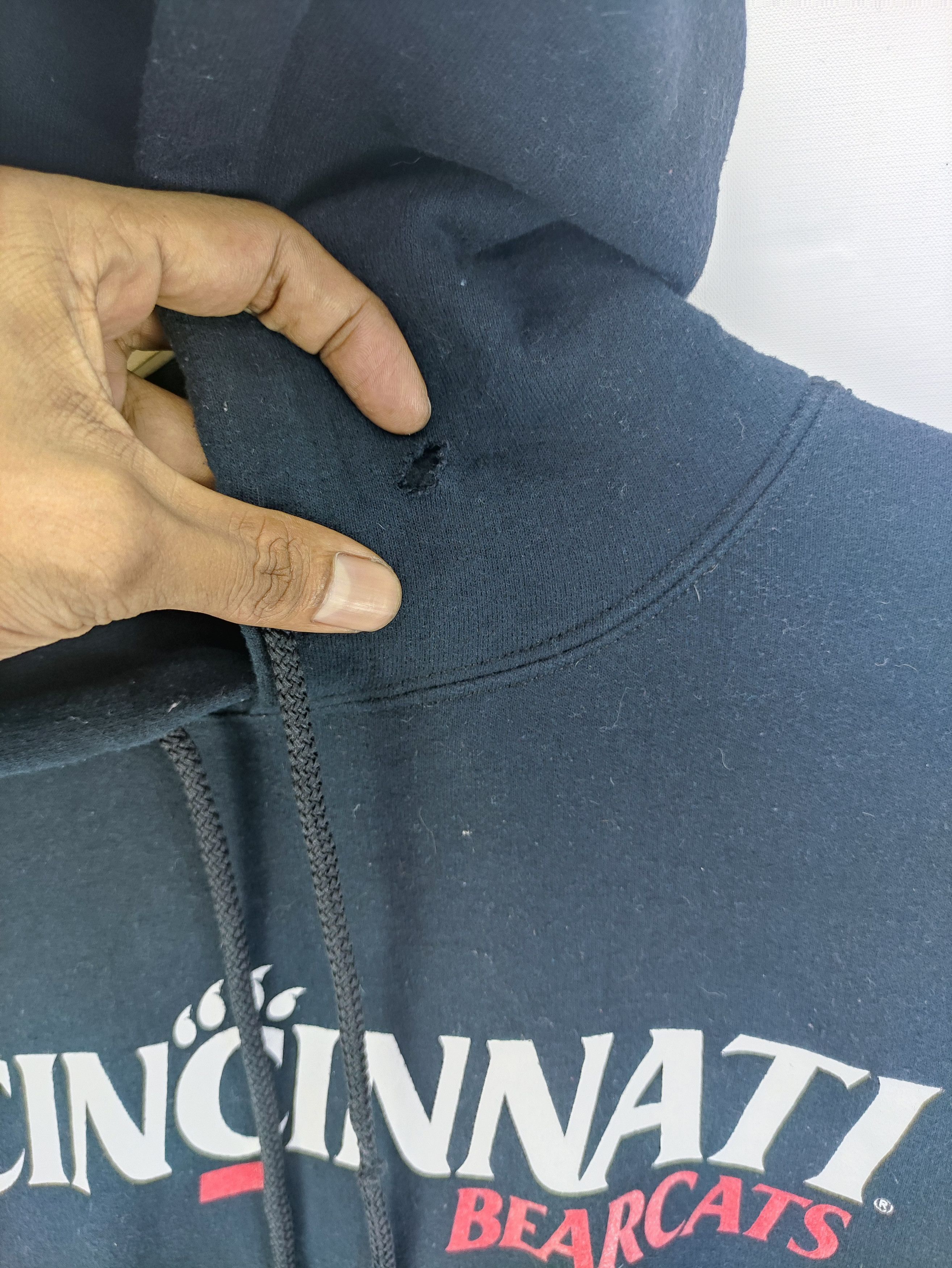 Gildan Vintage Cincinnati Bearcats Sweater Hoodie Size US M / EU 48-50 / 2 - 2 Thumbnail