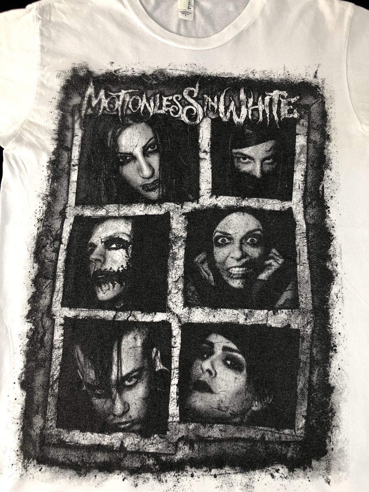 Band Tees Motionless In White American Metalcore Band Box Logo Tee Size US S / EU 44-46 / 1 - 4 Thumbnail