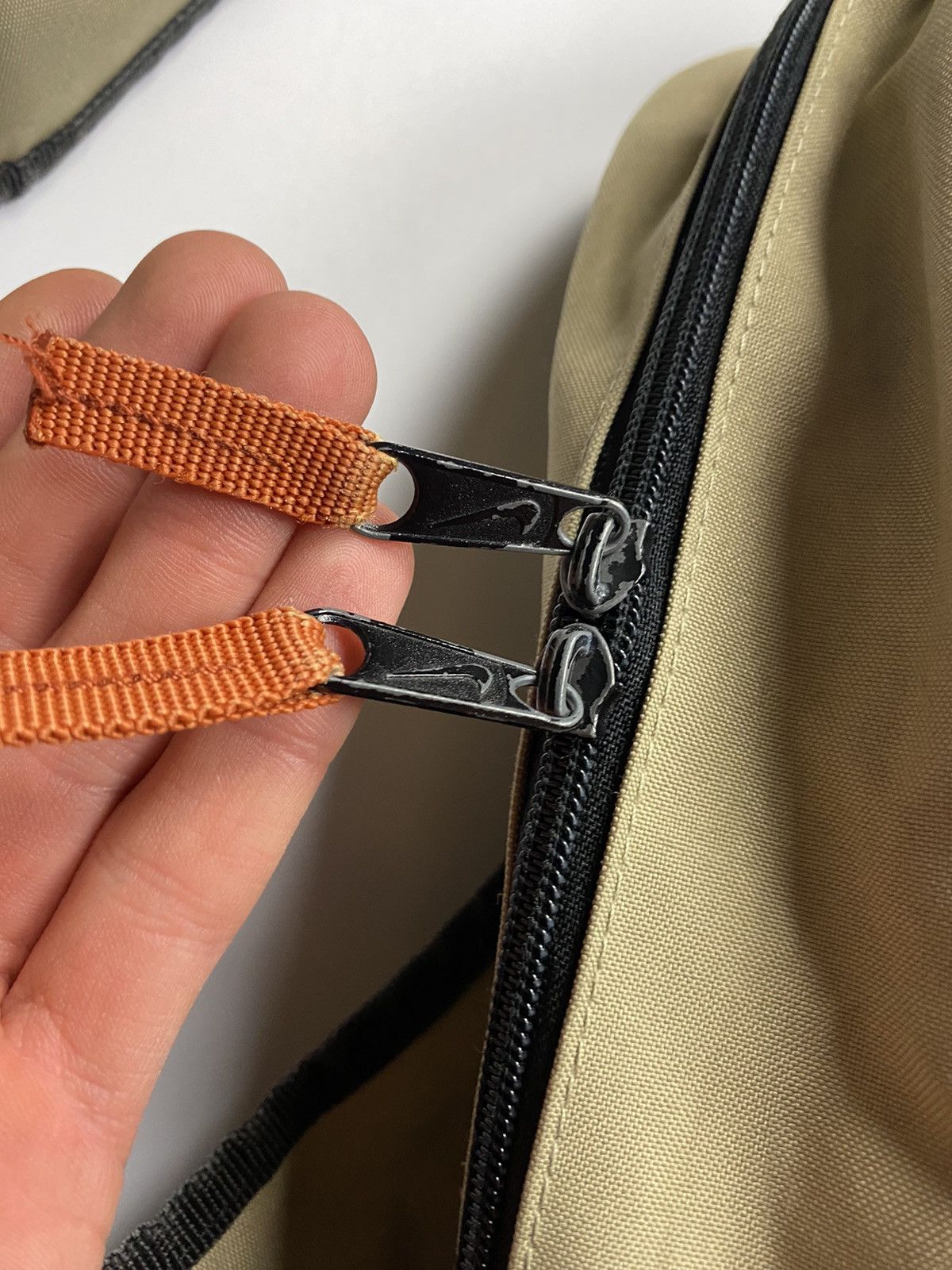 Nike 🦍Nike Vintage Metal Logo Sling Bag🦍 Size ONE SIZE - 6 Thumbnail