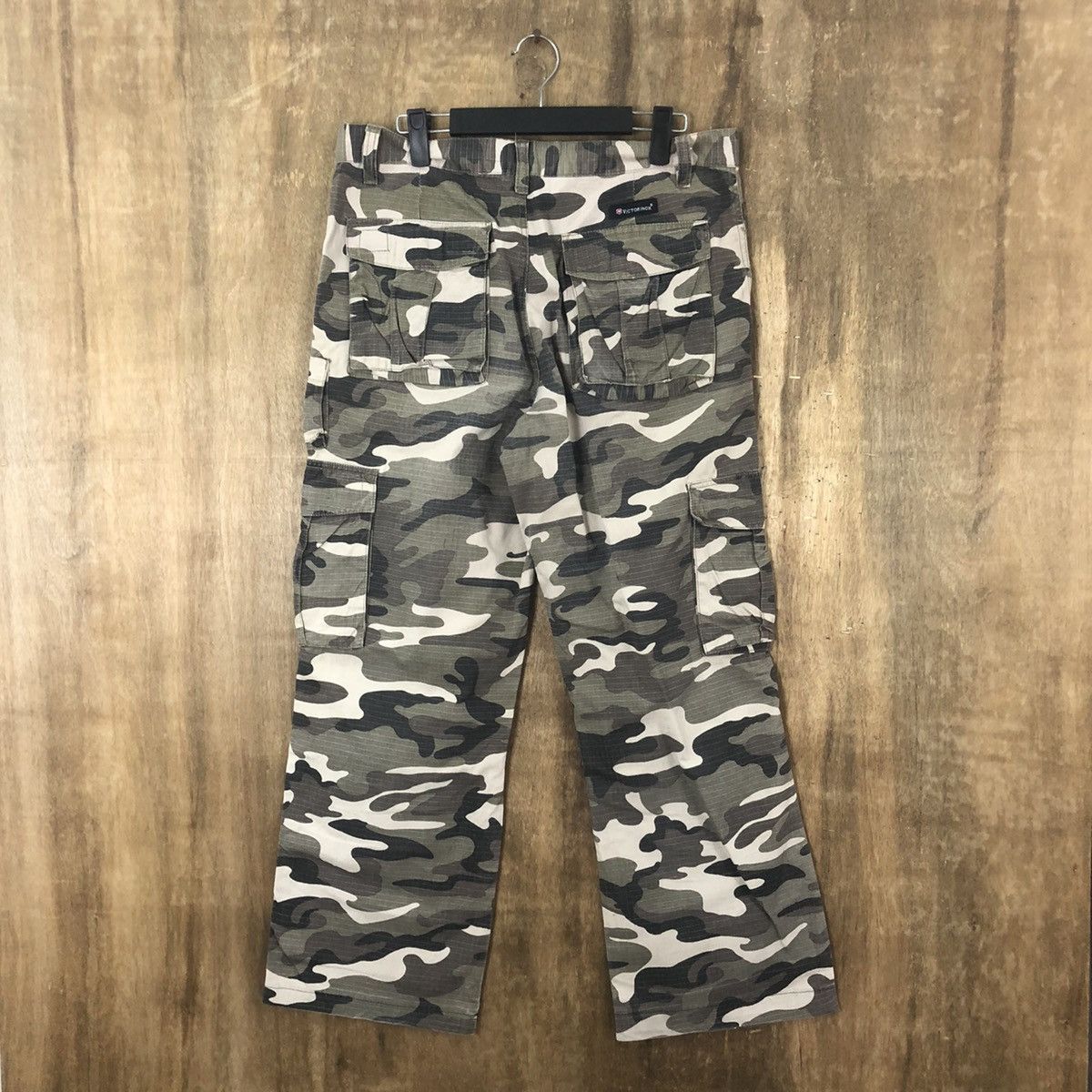 Victorinox VINTAGE VICTORINOX CAMO CARGO PANTS # 022 Size US 32 / EU 48 - 8 Thumbnail