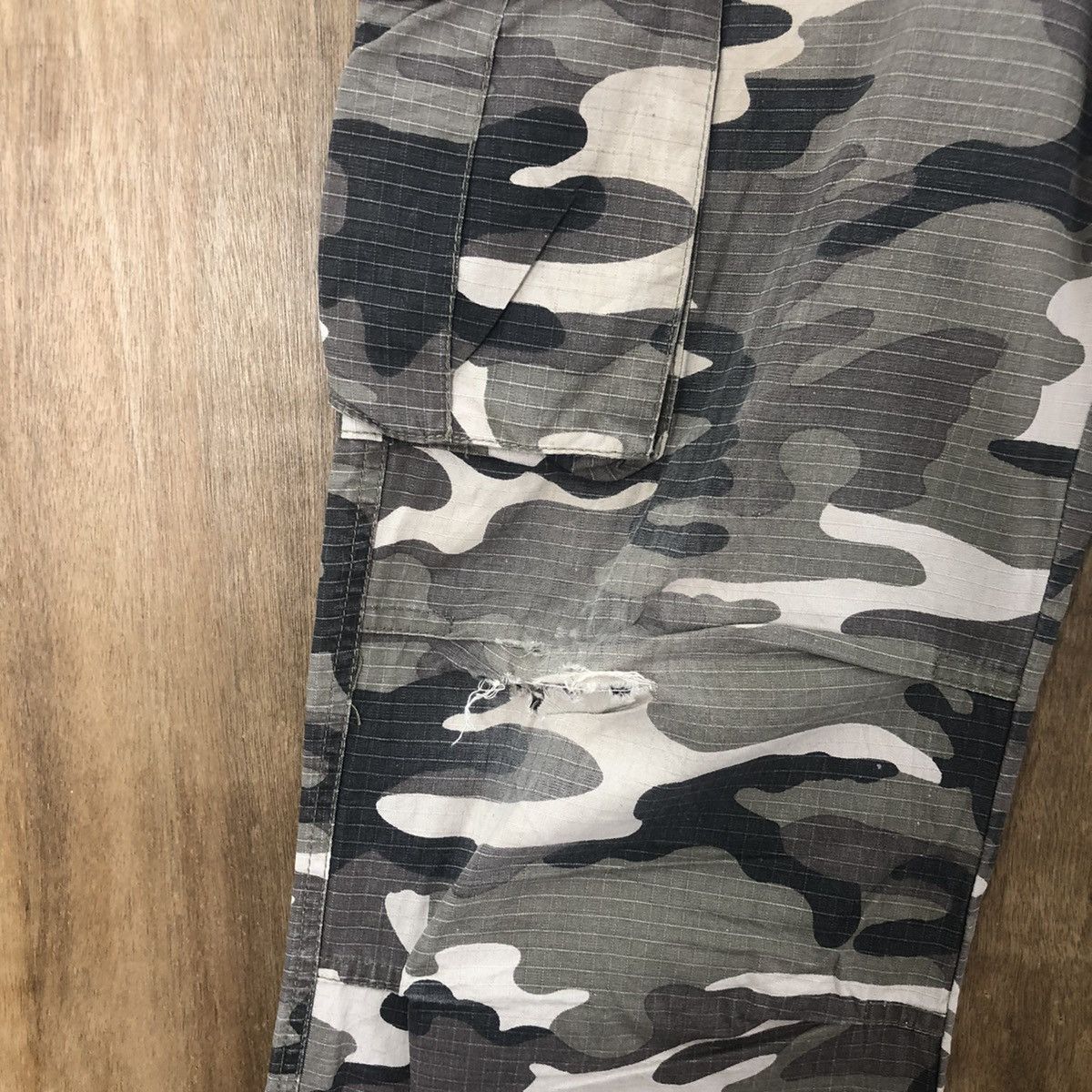 Victorinox VINTAGE VICTORINOX CAMO CARGO PANTS # 022 Size US 32 / EU 48 - 4 Thumbnail
