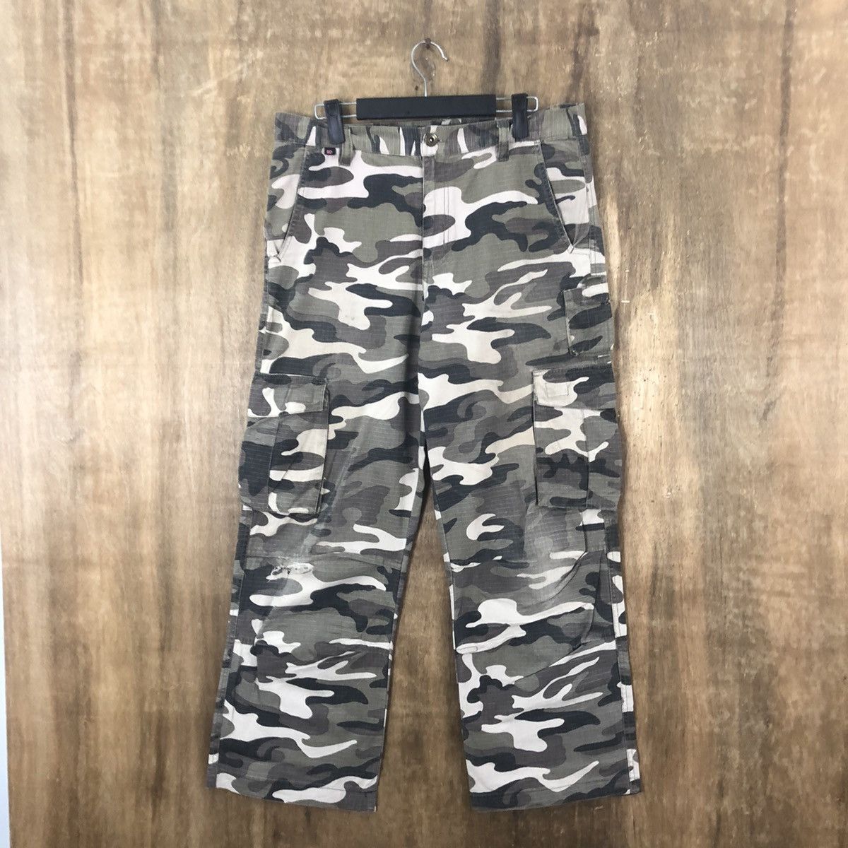 Victorinox VINTAGE VICTORINOX CAMO CARGO PANTS # 022 Size US 32 / EU 48 - 1 Thumbnail