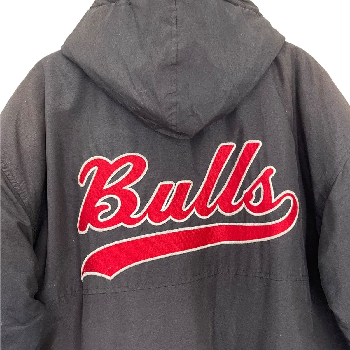 NBA FADED!! Vintage Chicago Bulls Big Logo Jacket Size XL Size US XL / EU 56 / 4 - 4 Thumbnail