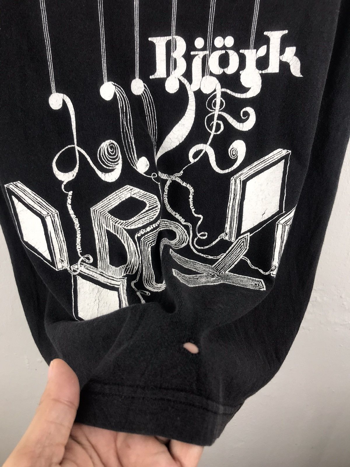 Band Tees × Vintage Vintage Bjork Icelandic Singer Album Promo t-shirt Size US M / EU 48-50 / 2 - 3 Thumbnail