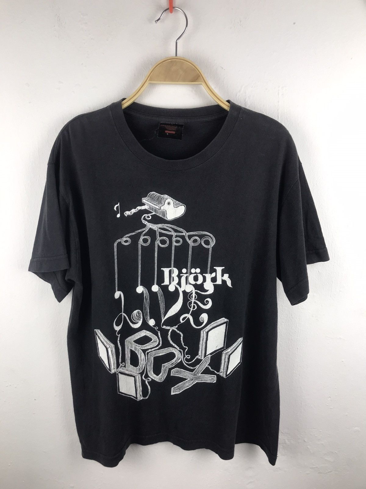 Band Tees × Vintage Vintage Bjork Icelandic Singer Album Promo t-shirt Size US M / EU 48-50 / 2 - 1 Thumbnail