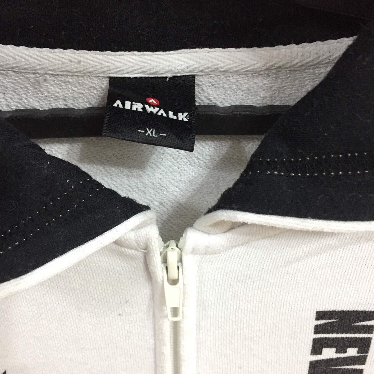 Airwalk Vintage Airwalk hoodie spellout big logo size XL Size US XL / EU 56 / 4 - 3 Thumbnail
