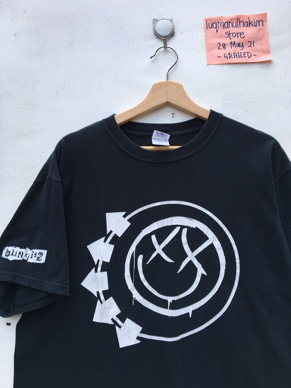 Band Tees Vintage Rare BLINK 182 Smiley Logo Tshirt Size US L / EU 52-54 / 3 - 1 Thumbnail