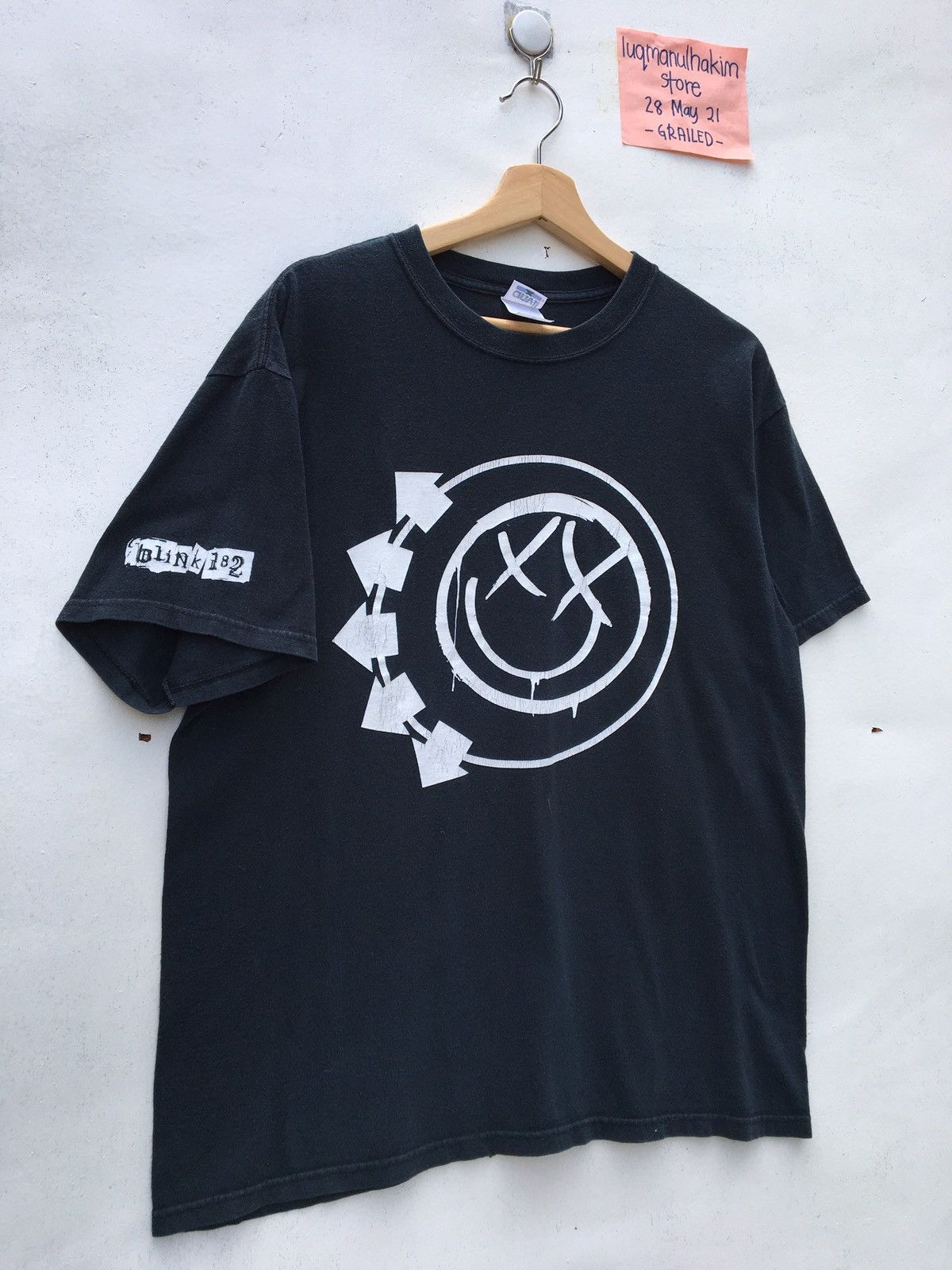Band Tees Vintage Rare BLINK 182 Smiley Logo Tshirt Size US L / EU 52-54 / 3 - 3 Thumbnail