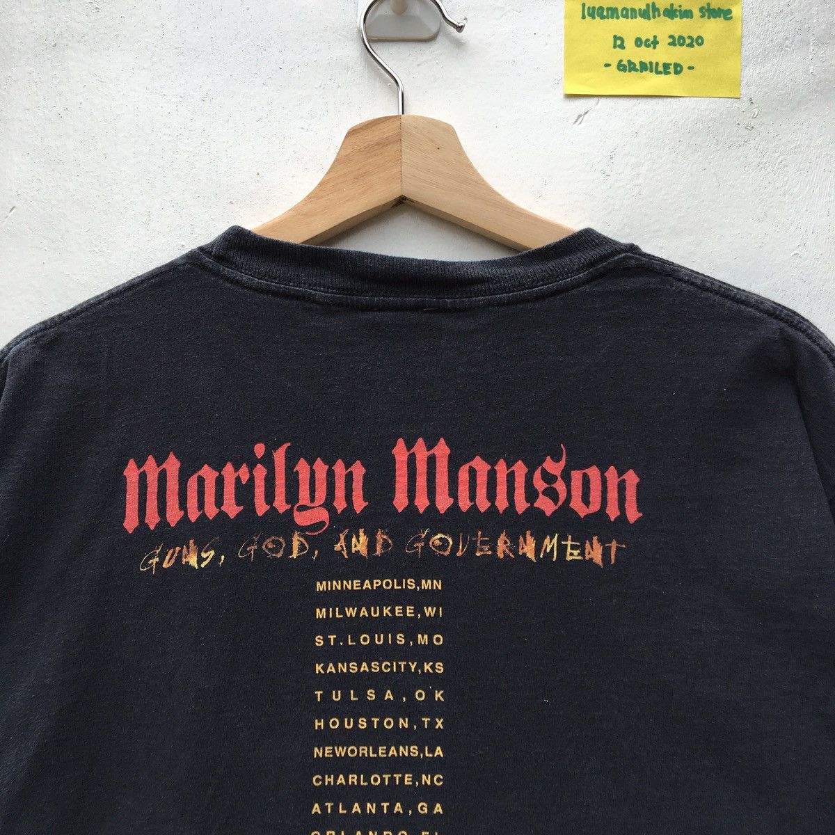 Band Tees Vtg Marylin Manson Guns, God and Government (Holy Wood Era) Size US M / EU 48-50 / 2 - 16 Thumbnail