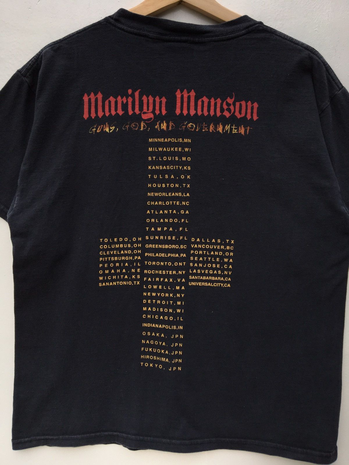 Band Tees Vtg Marylin Manson Guns, God and Government (Holy Wood Era) Size US M / EU 48-50 / 2 - 14 Thumbnail