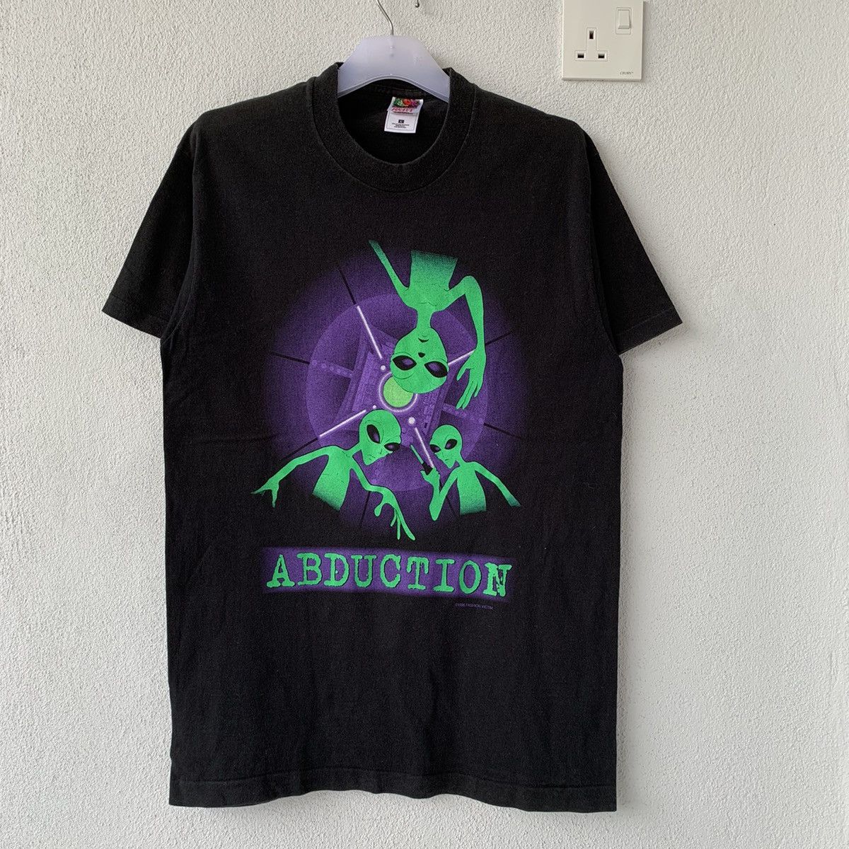 RARE!!! ALIEN t shirt spell out big design.. FASHION VICTIM