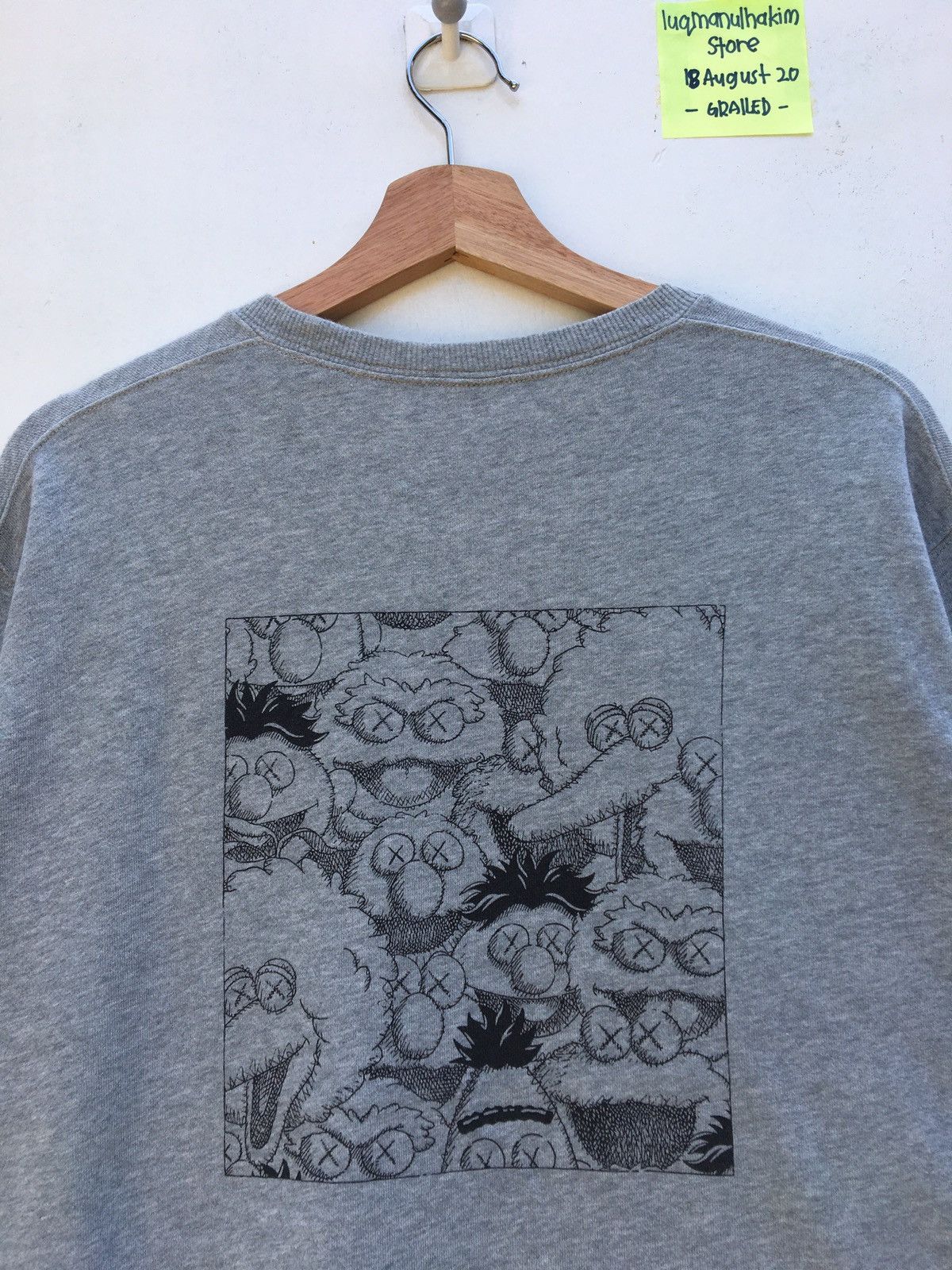 Kaws × Uniqlo Kaws x Uniqlo Sesame Street Grey Crewneck Sweatshirt Size US M / EU 48-50 / 2 - 12 Thumbnail