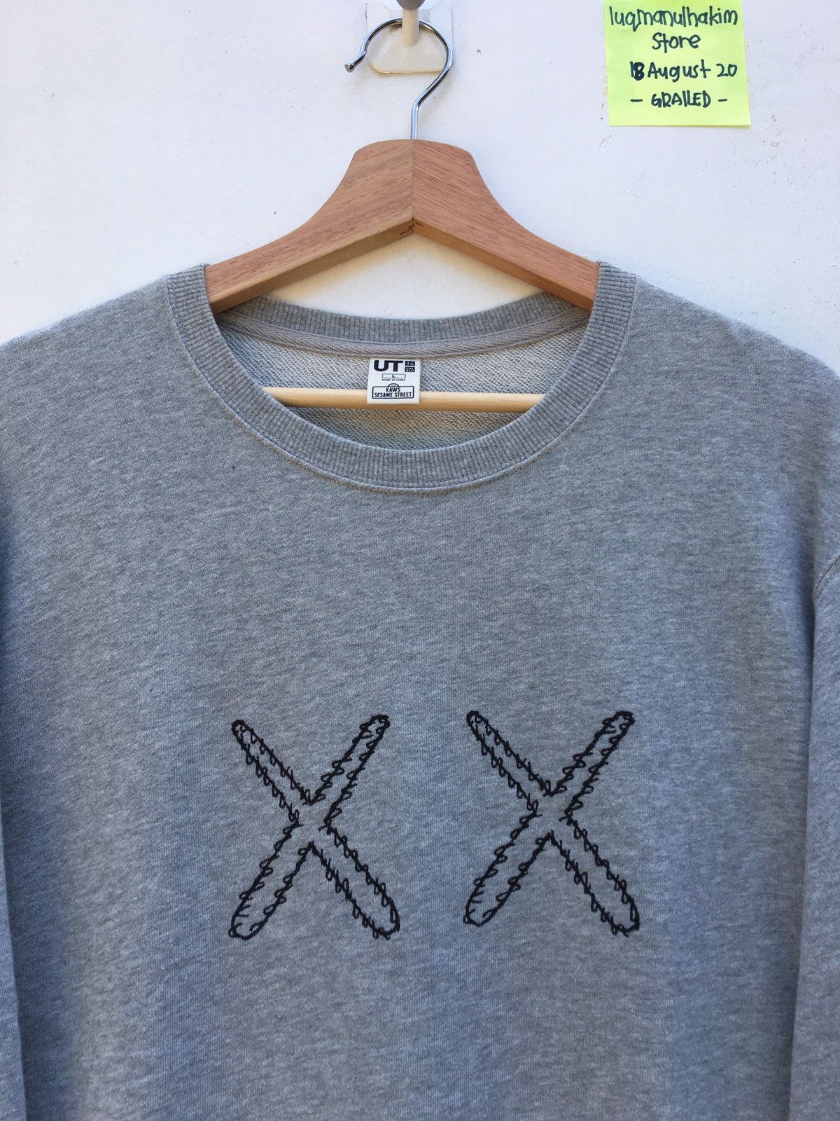Kaws × Uniqlo Kaws x Uniqlo Sesame Street Grey Crewneck Sweatshirt Size US M / EU 48-50 / 2 - 1 Thumbnail