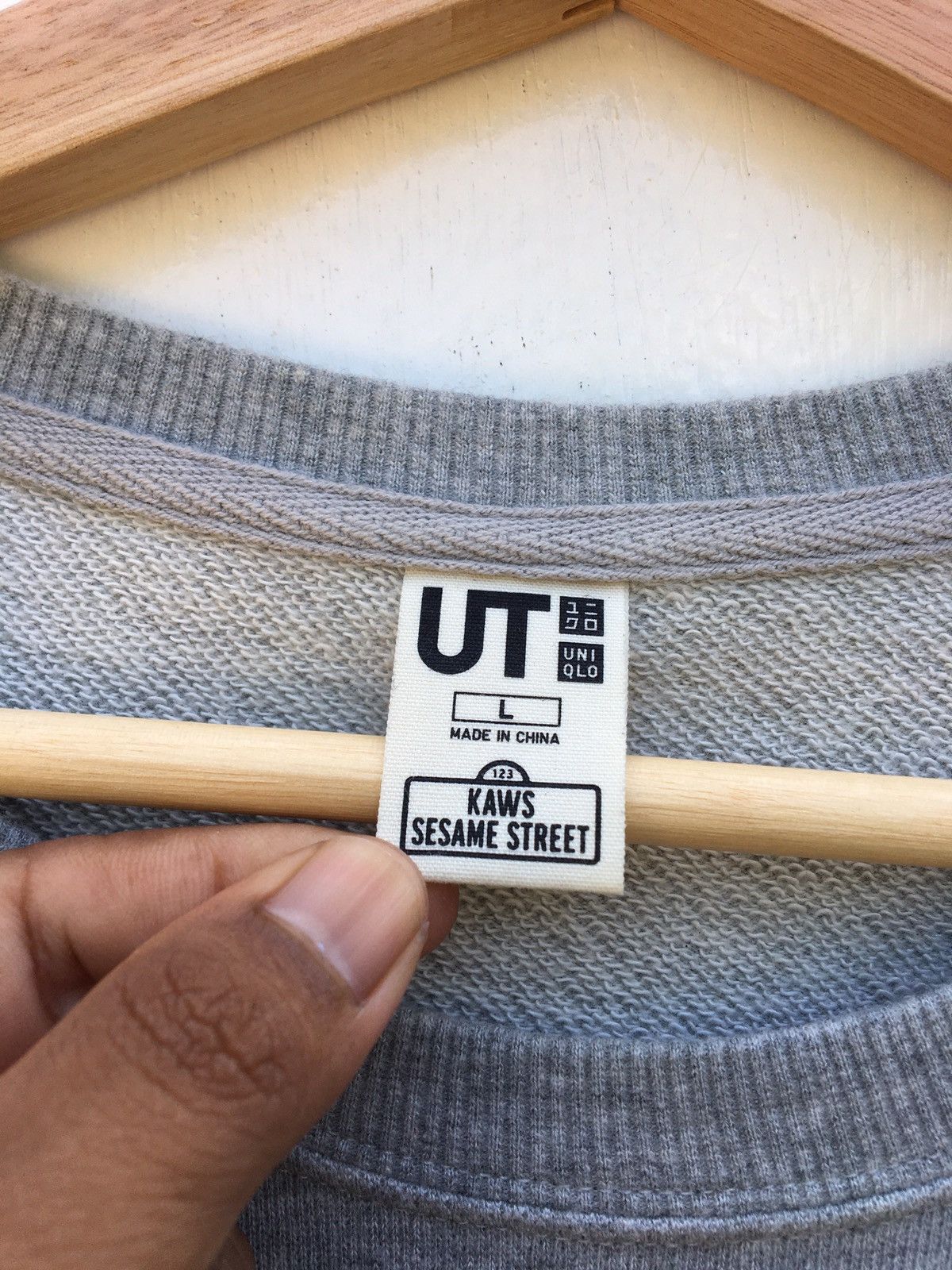 Kaws × Uniqlo Kaws x Uniqlo Sesame Street Grey Crewneck Sweatshirt Size US M / EU 48-50 / 2 - 5 Thumbnail