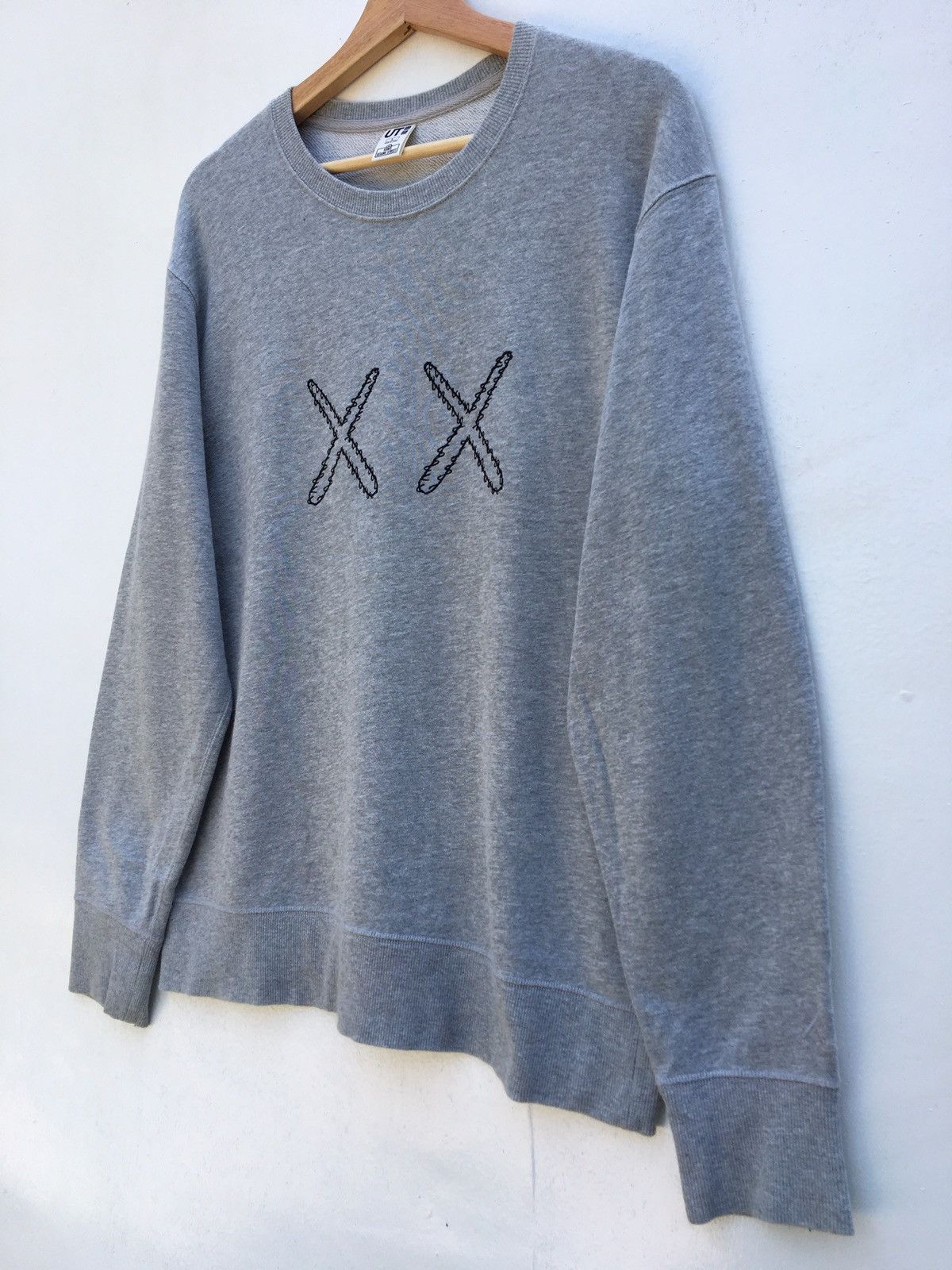 Kaws × Uniqlo Kaws x Uniqlo Sesame Street Grey Crewneck Sweatshirt Size US M / EU 48-50 / 2 - 4 Thumbnail