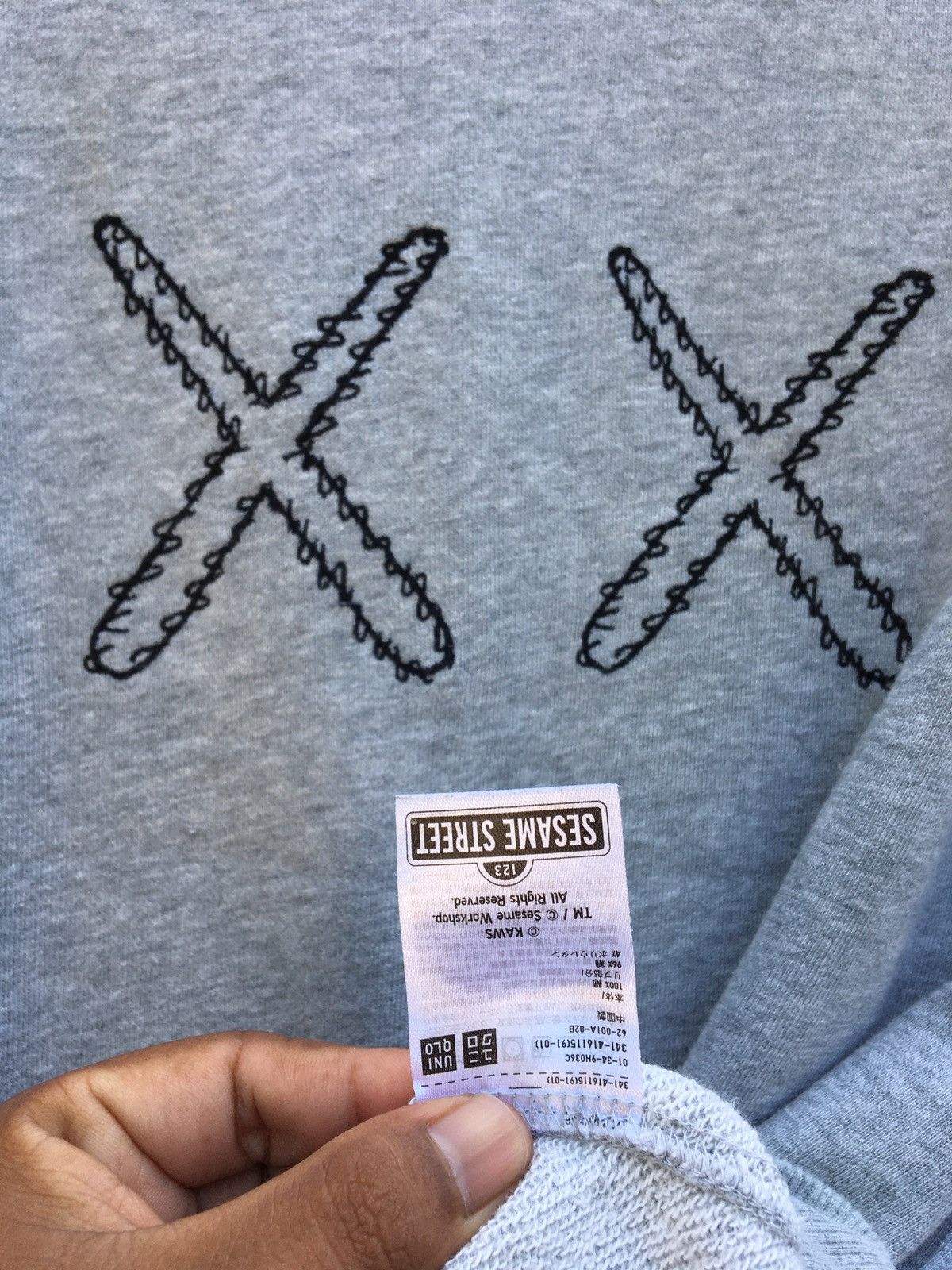 Kaws × Uniqlo Kaws x Uniqlo Sesame Street Grey Crewneck Sweatshirt Size US M / EU 48-50 / 2 - 7 Thumbnail