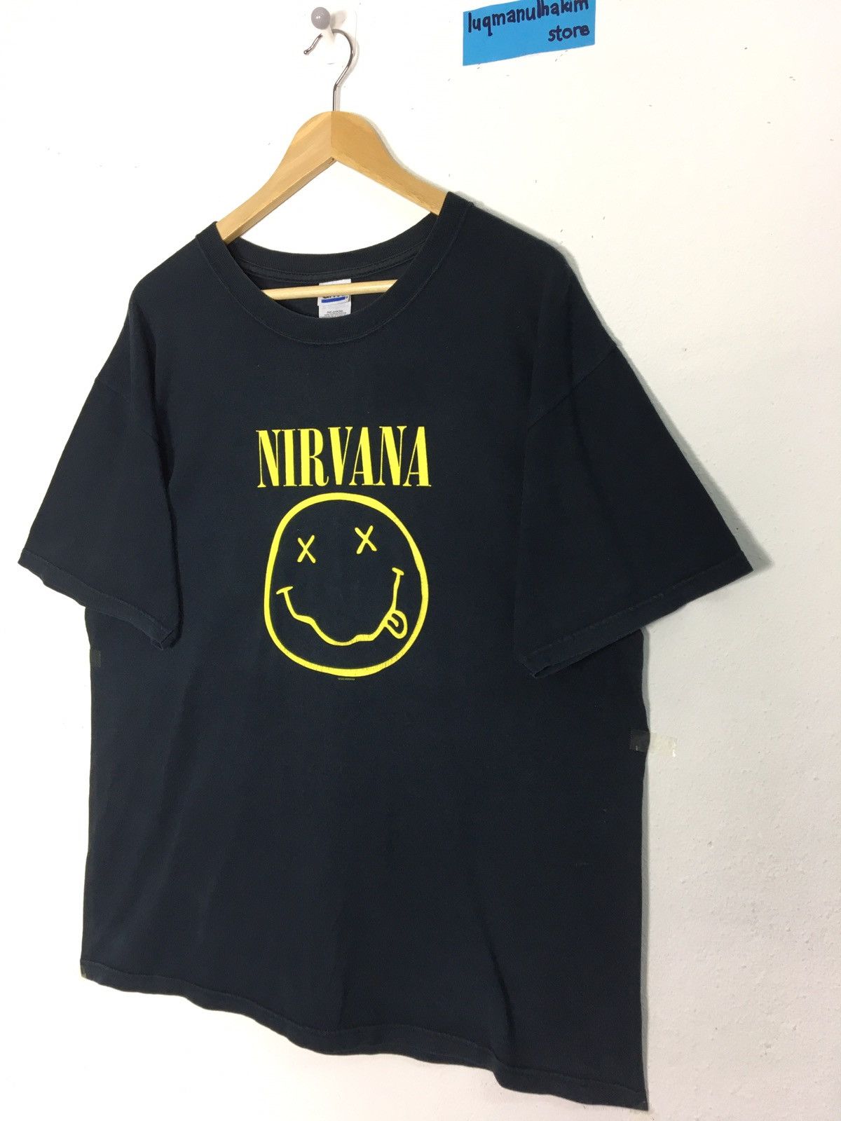 Band Tees 2003 Nirvana Tee Vintage Smiley Face Band Tee Size US L / EU 52-54 / 3 - 4 Thumbnail