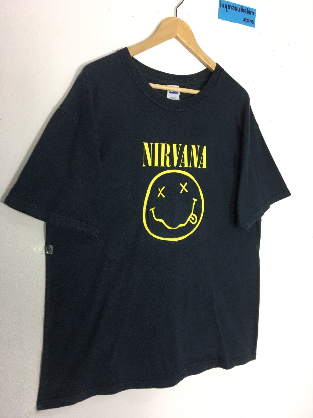 Band Tees 2003 Nirvana Tee Vintage Smiley Face Band Tee Size US L / EU 52-54 / 3 - 3 Thumbnail