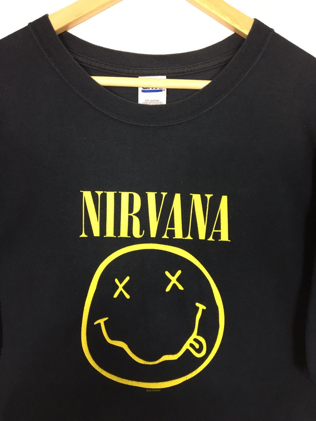 Band Tees 2003 Nirvana Tee Vintage Smiley Face Band Tee Size US L / EU 52-54 / 3 - 6 Thumbnail