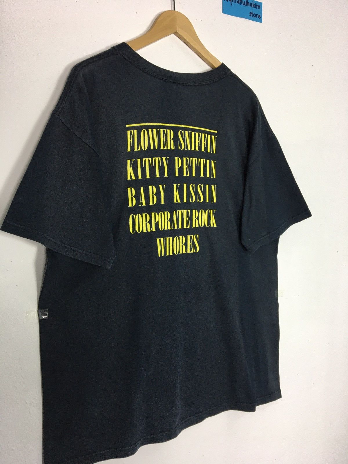 Band Tees 2003 Nirvana Tee Vintage Smiley Face Band Tee Size US L / EU 52-54 / 3 - 9 Thumbnail