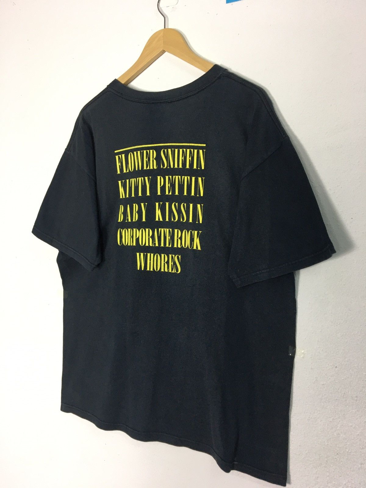 Band Tees 2003 Nirvana Tee Vintage Smiley Face Band Tee Size US L / EU 52-54 / 3 - 10 Thumbnail