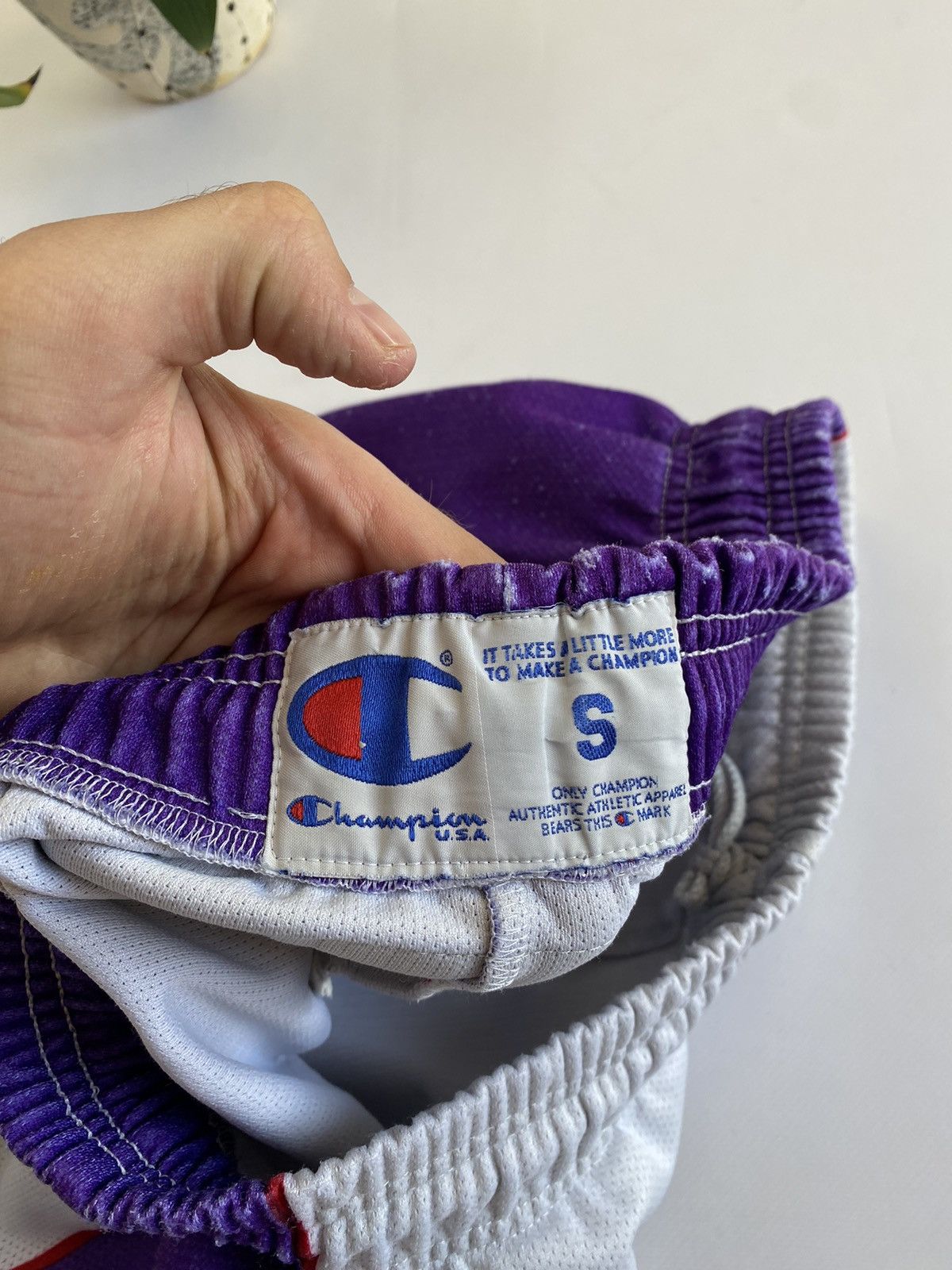 Champion VTG 90’s Toronto Raptors NBA champion shorts Size US 30 / EU 46 - 4 Thumbnail