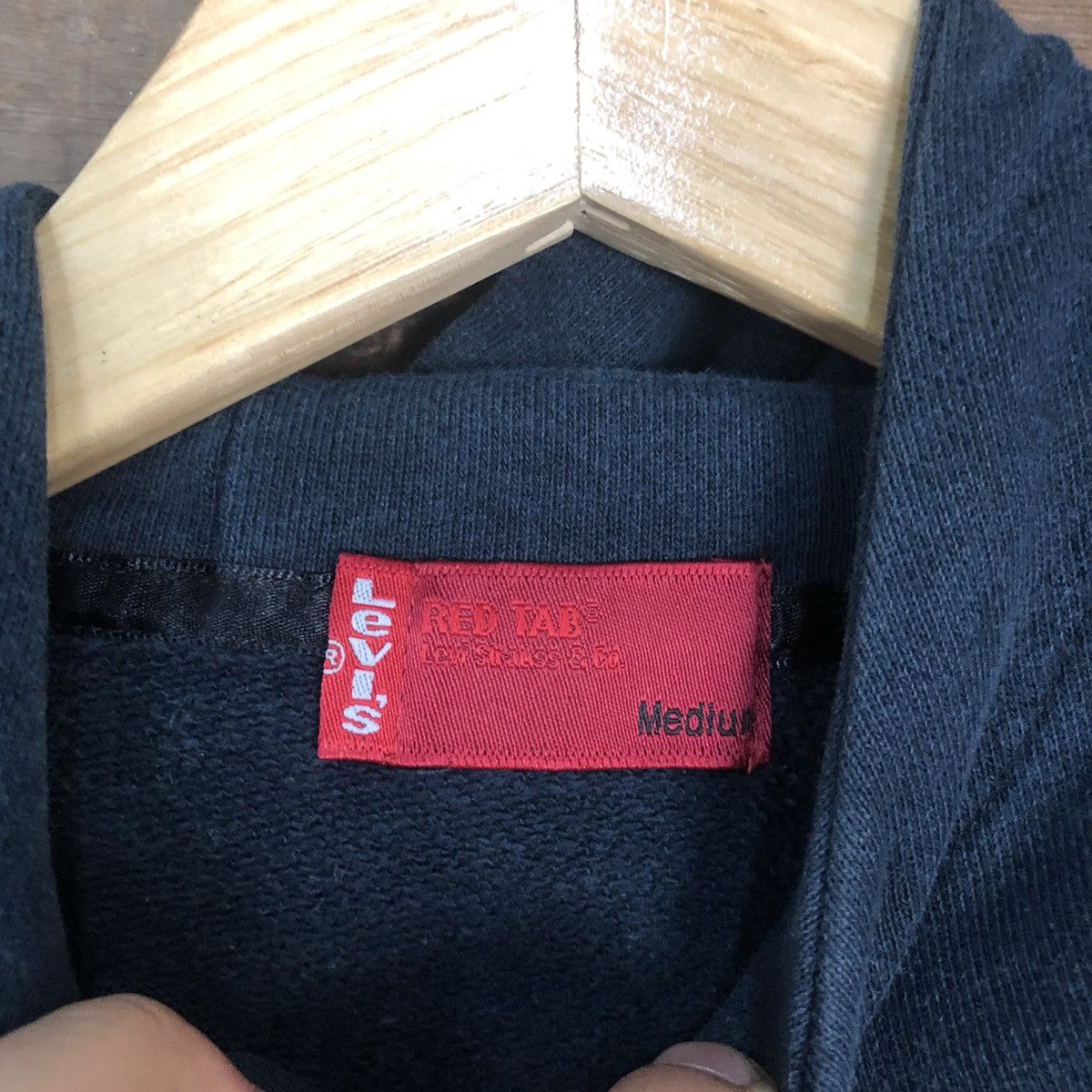 Levi's DLL Levis Dark Blue buckle sweater Hoodie #2067 Size US M / EU 48-50 / 2 - 7 Thumbnail