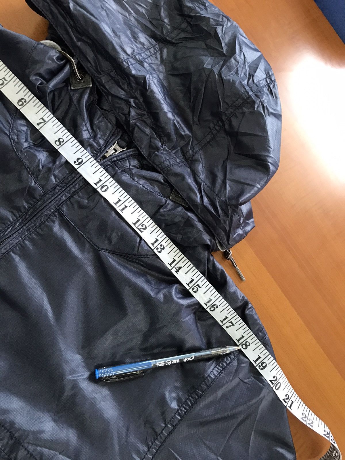 Uniqlo Uniqlo Windbreaker Light Jacket Size US L / EU 52-54 / 3 - 15 Thumbnail