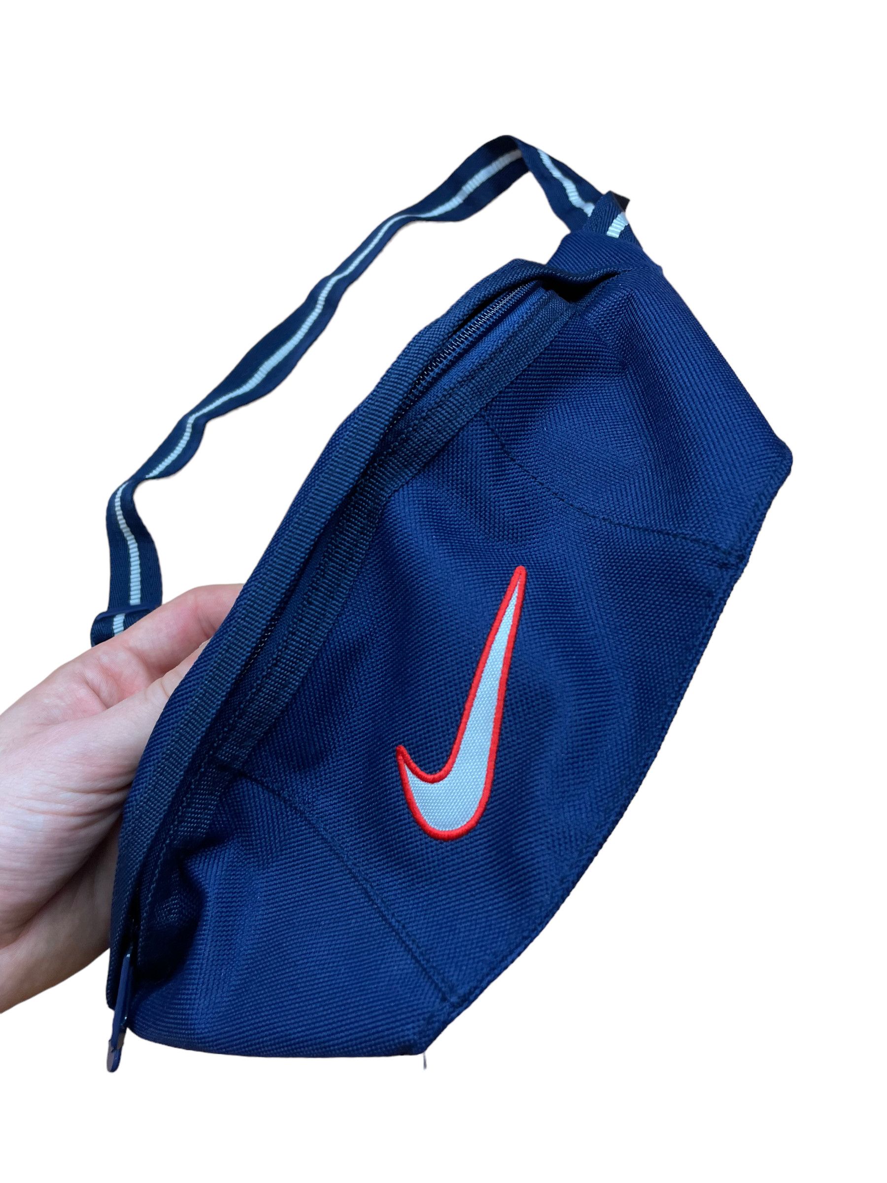 Nike Vintage Nike Fanny Pack Waist Crossbody Bag Swoosh Size ONE SIZE - 2 Thumbnail