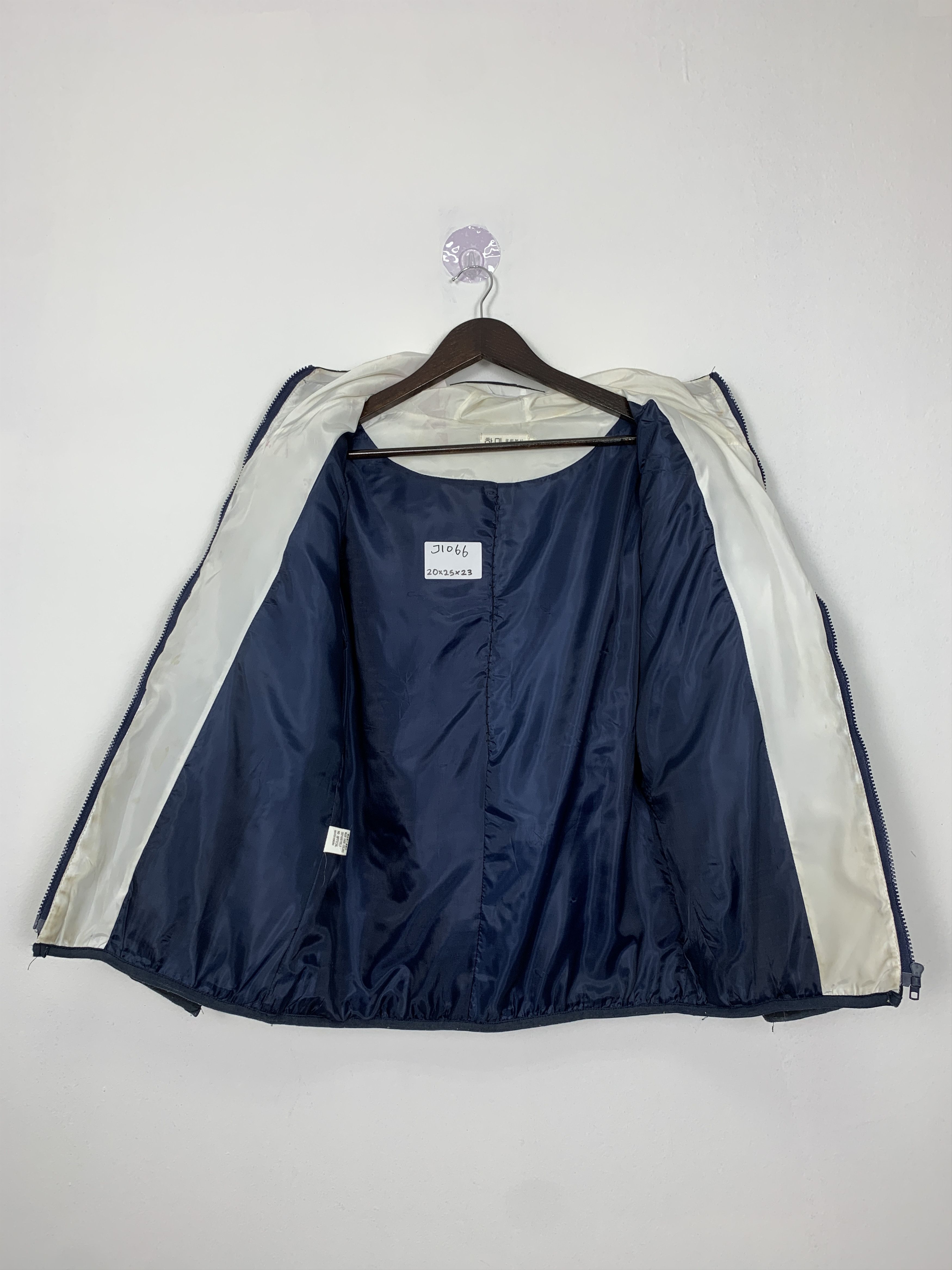 Vintage Vintage ASTON MARTIN Patches Puffer Jacket J1066 Size US S / EU 44-46 / 1 - 8 Thumbnail