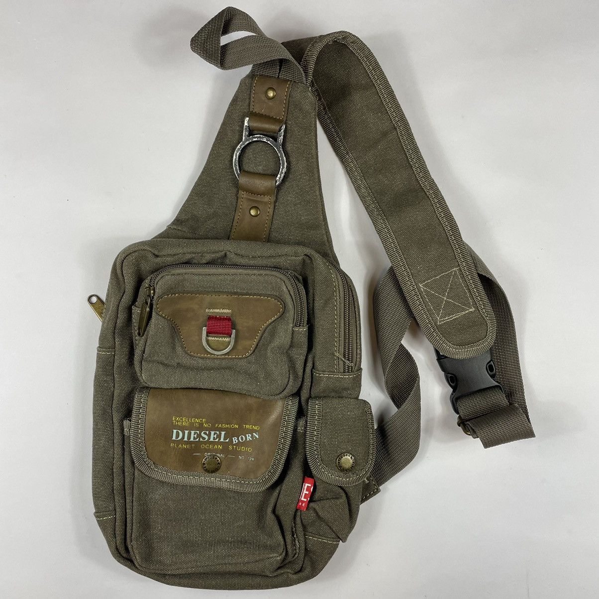 Diesel Diesel sling bag Vintage Y2K multi pocket bag military 90s