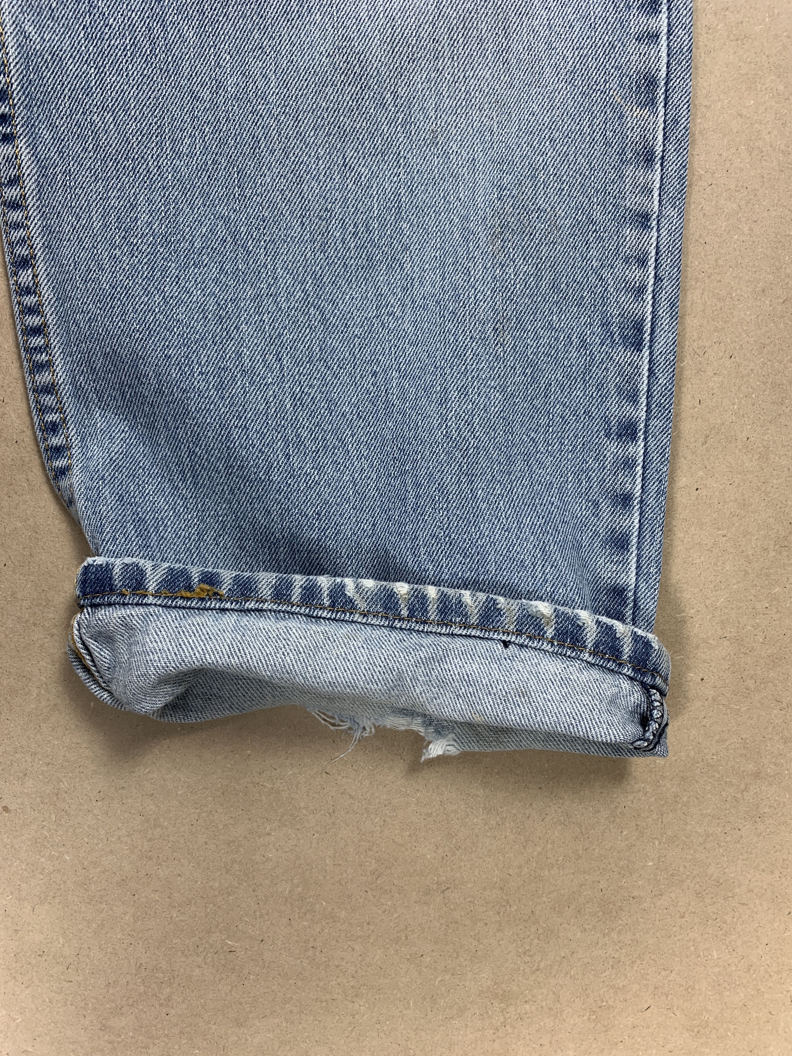 Levi's Vintage Levis 550 Straight Cut Distressed Mid Wash Jeans Size US 32 / EU 48 - 6 Thumbnail