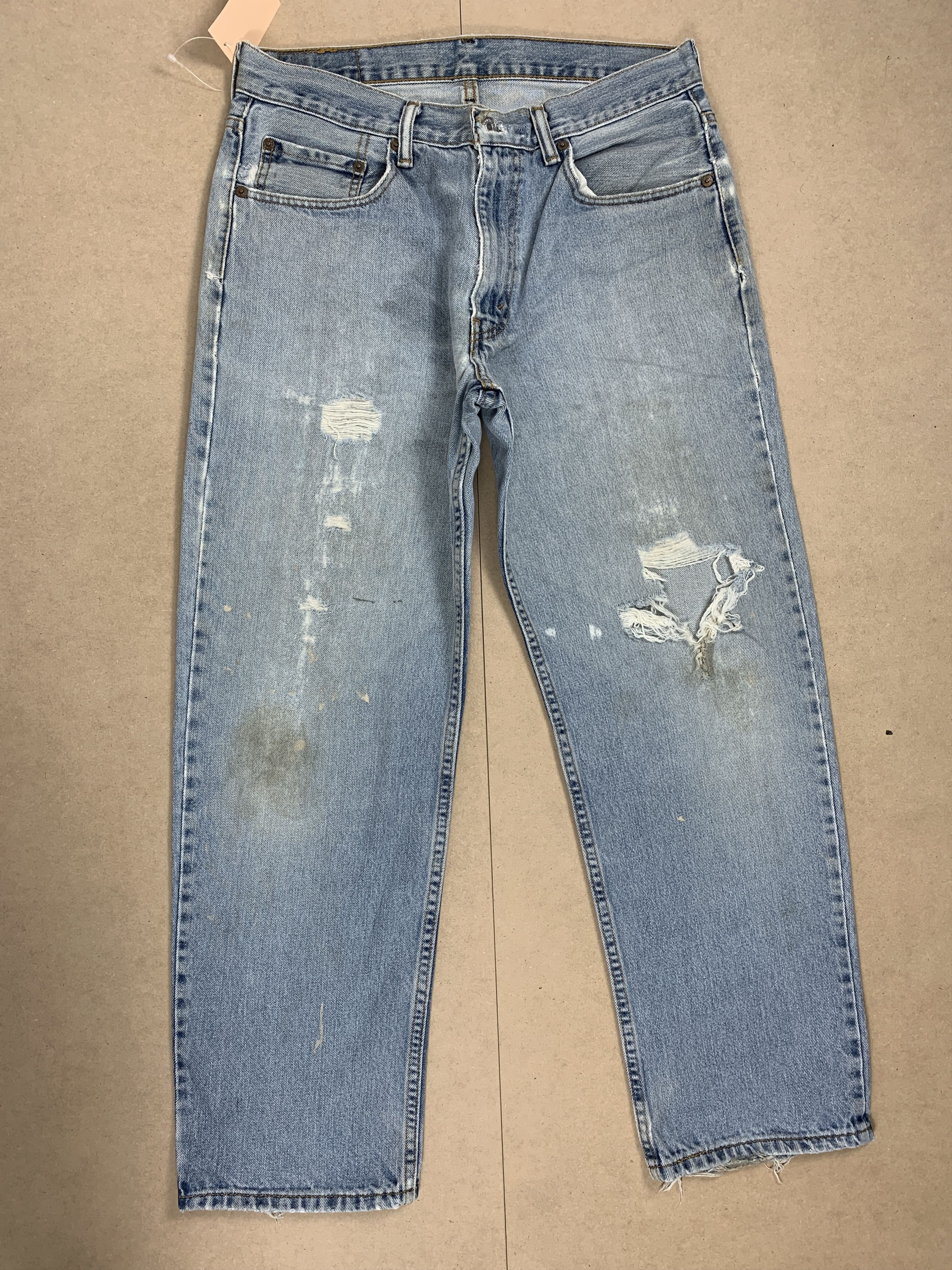 Levi's Vintage Levis 550 Straight Cut Distressed Mid Wash Jeans Size US 32 / EU 48 - 1 Thumbnail