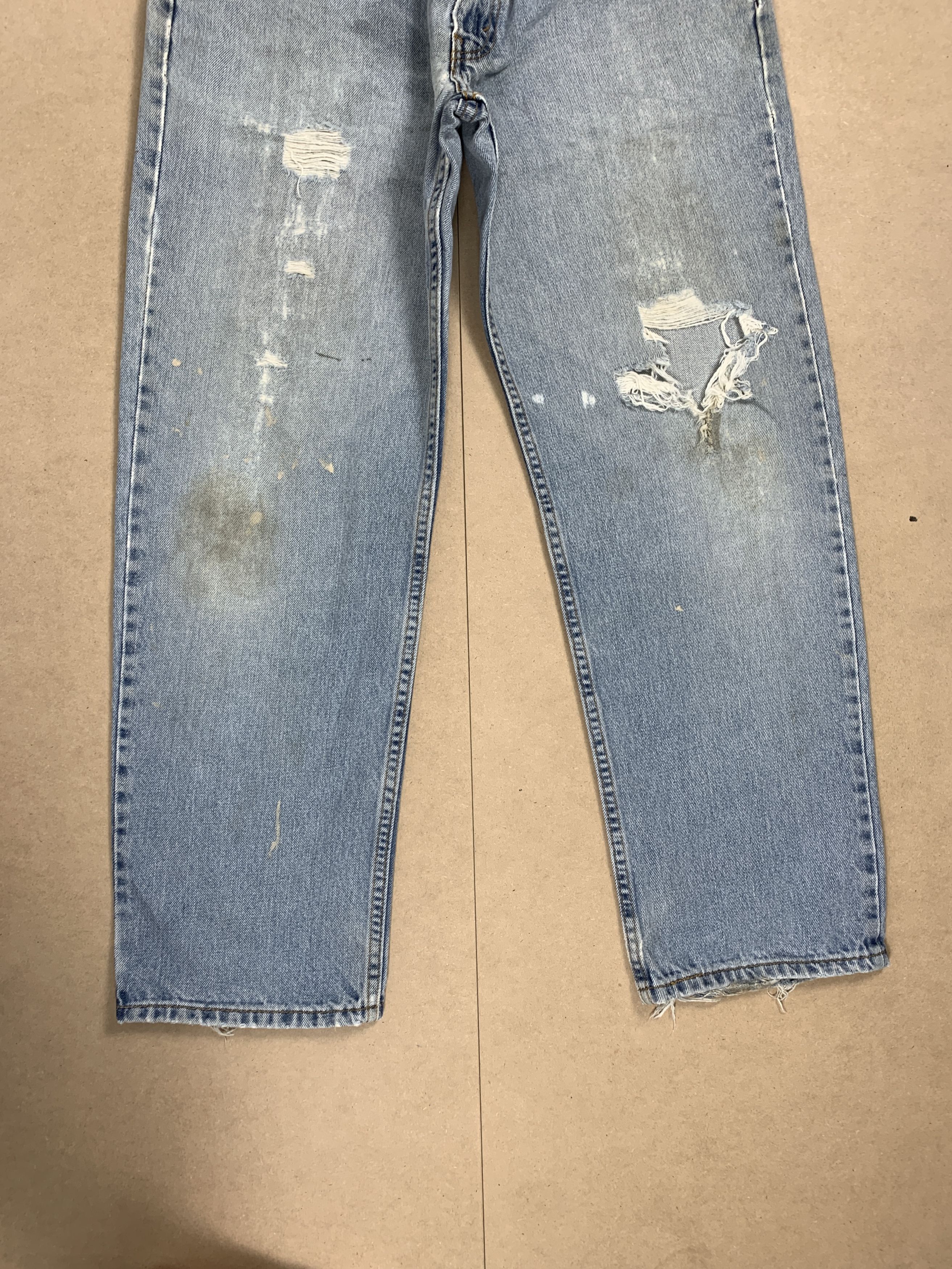 Levi's Vintage Levis 550 Straight Cut Distressed Mid Wash Jeans Size US 32 / EU 48 - 4 Thumbnail
