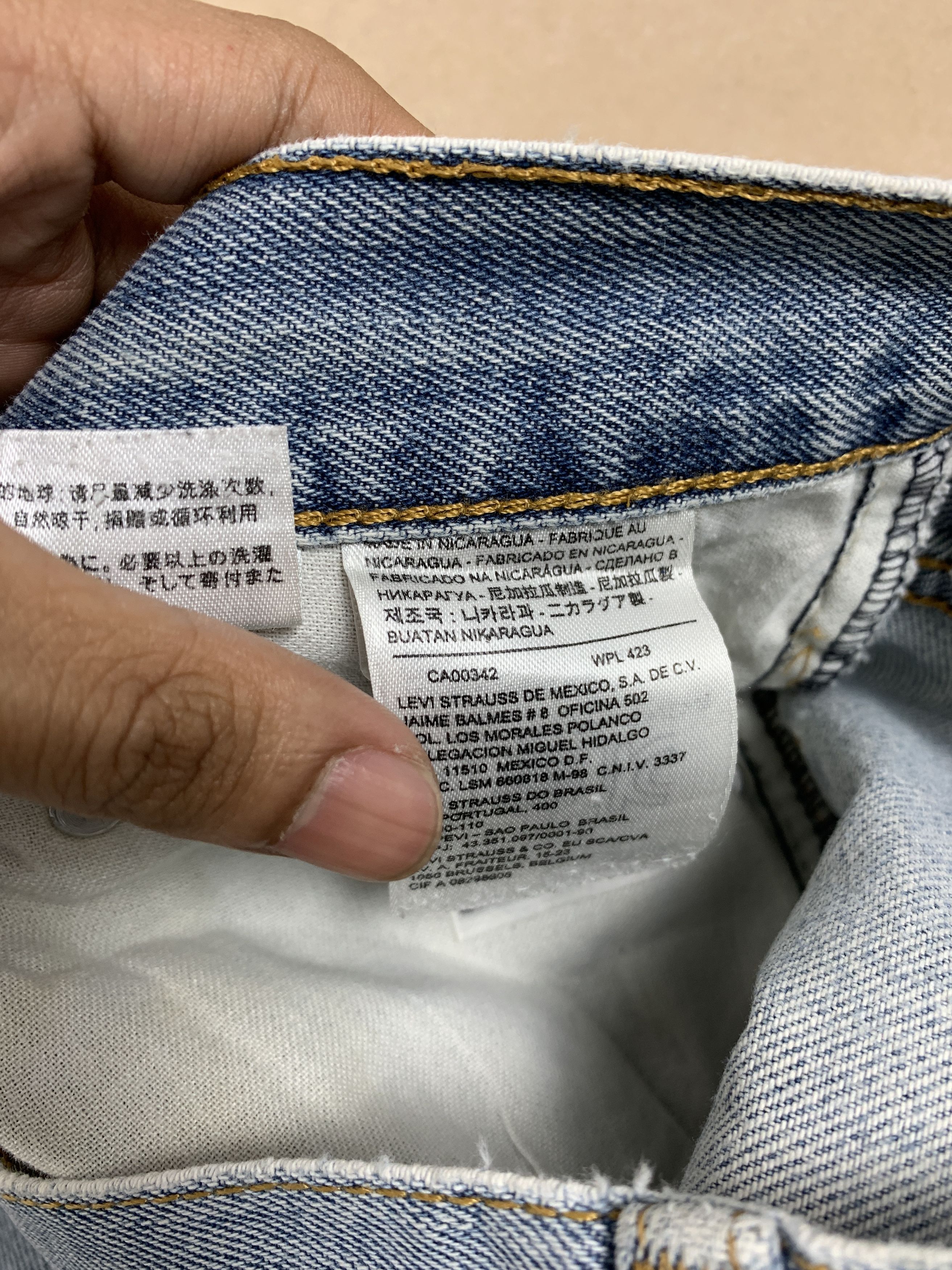 Levi's Vintage Levis 550 Straight Cut Distressed Mid Wash Jeans Size US 32 / EU 48 - 16 Thumbnail