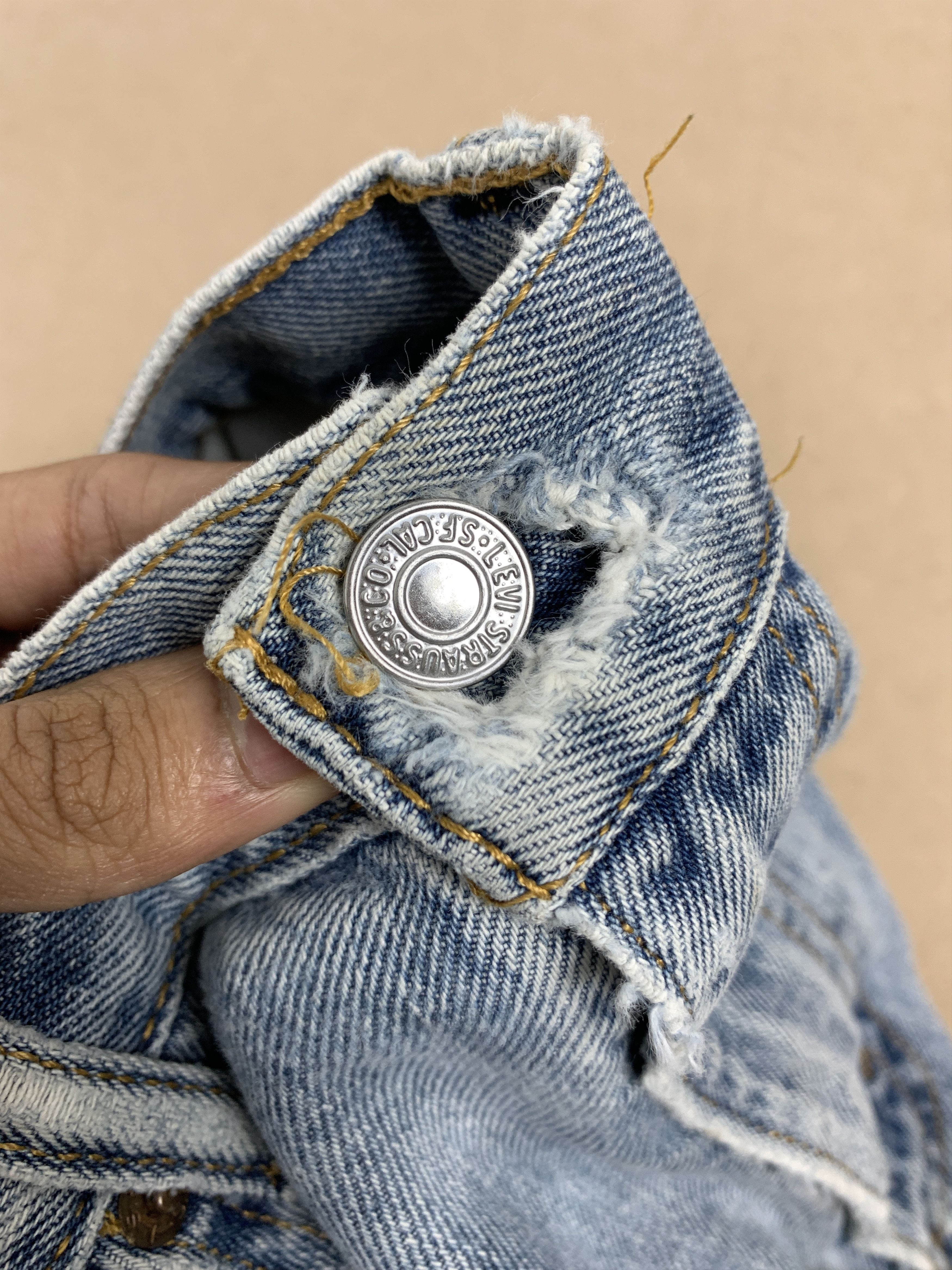 Levi's Vintage Levis 550 Straight Cut Distressed Mid Wash Jeans Size US 32 / EU 48 - 21 Thumbnail