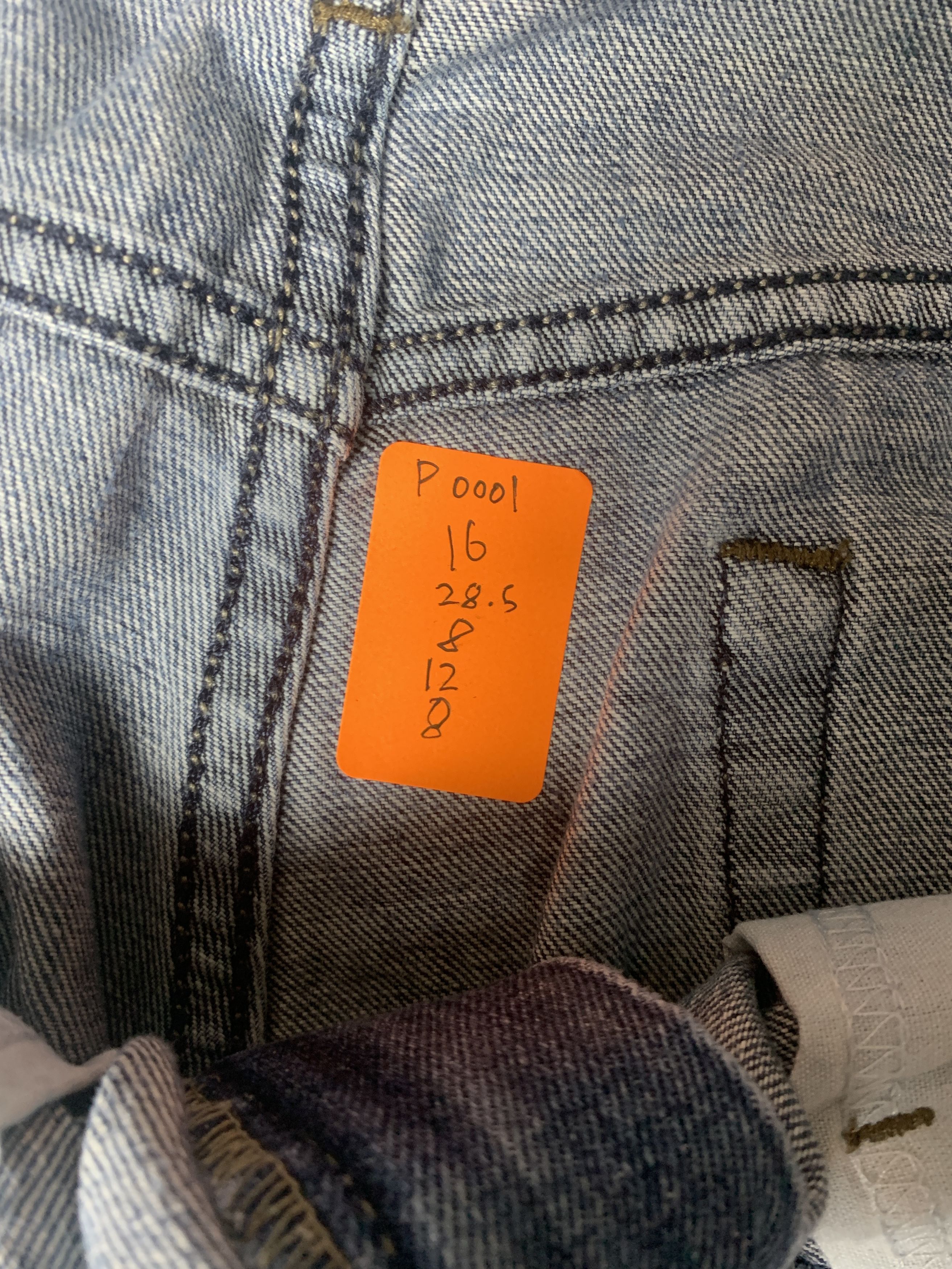 Levi's Vintage Levis 514 Mid Wash Straight Cut Jeans Size US 32 / EU 48 - 16 Thumbnail