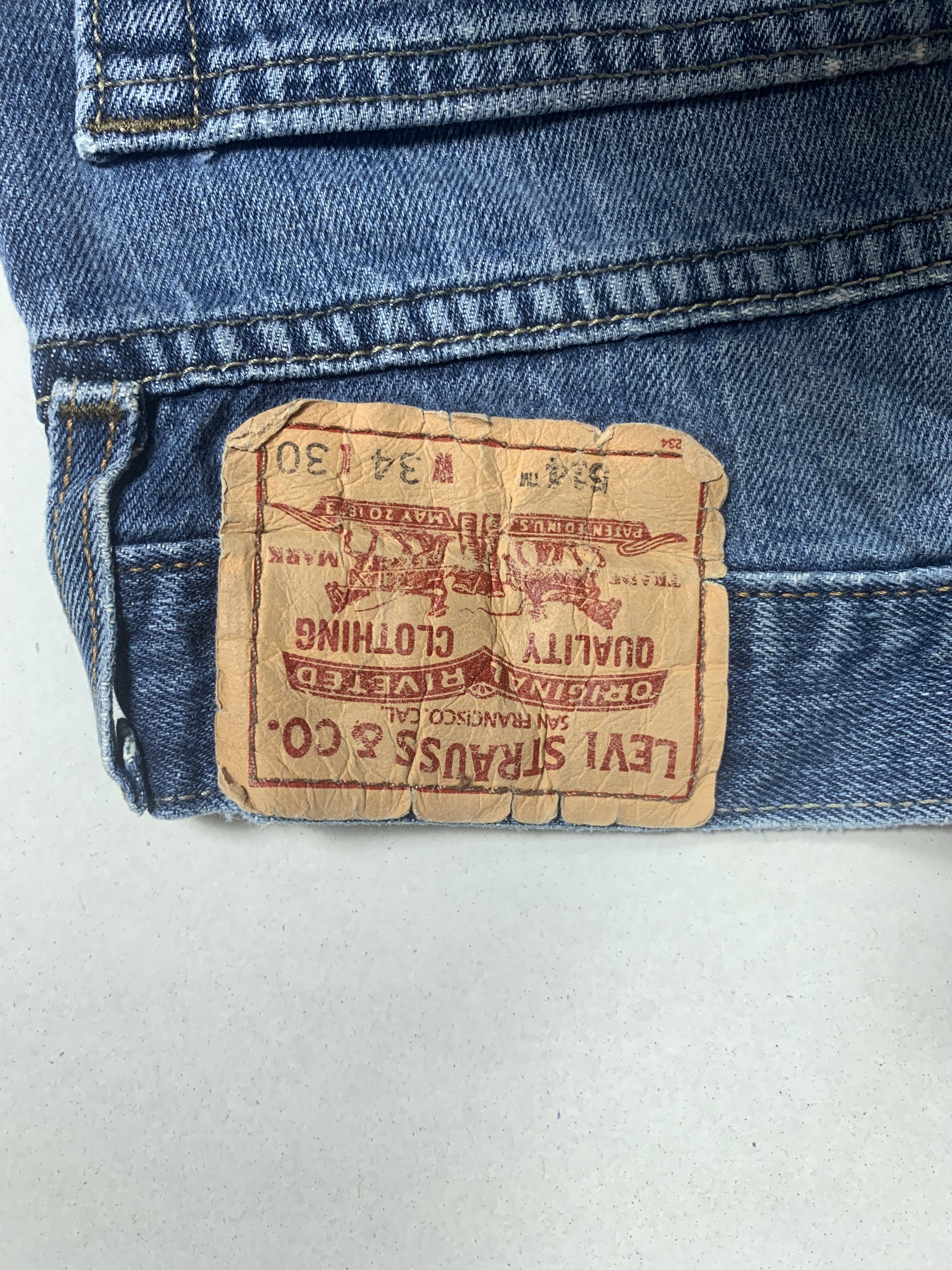 Levi's Vintage Levis 514 Mid Wash Straight Cut Jeans Size US 32 / EU 48 - 14 Thumbnail