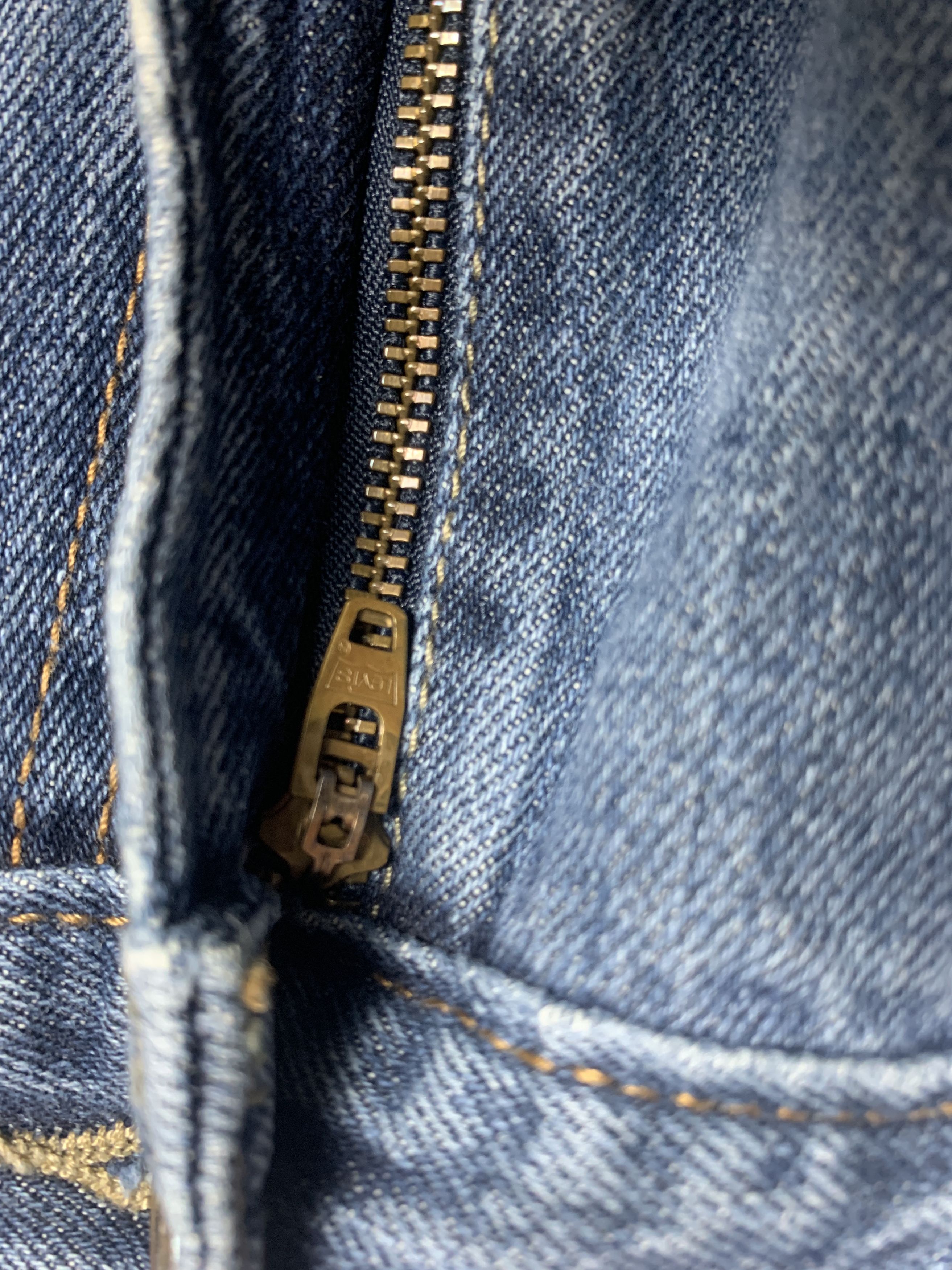Levi's Vintage Levis 514 Mid Wash Straight Cut Jeans Size US 32 / EU 48 - 10 Thumbnail