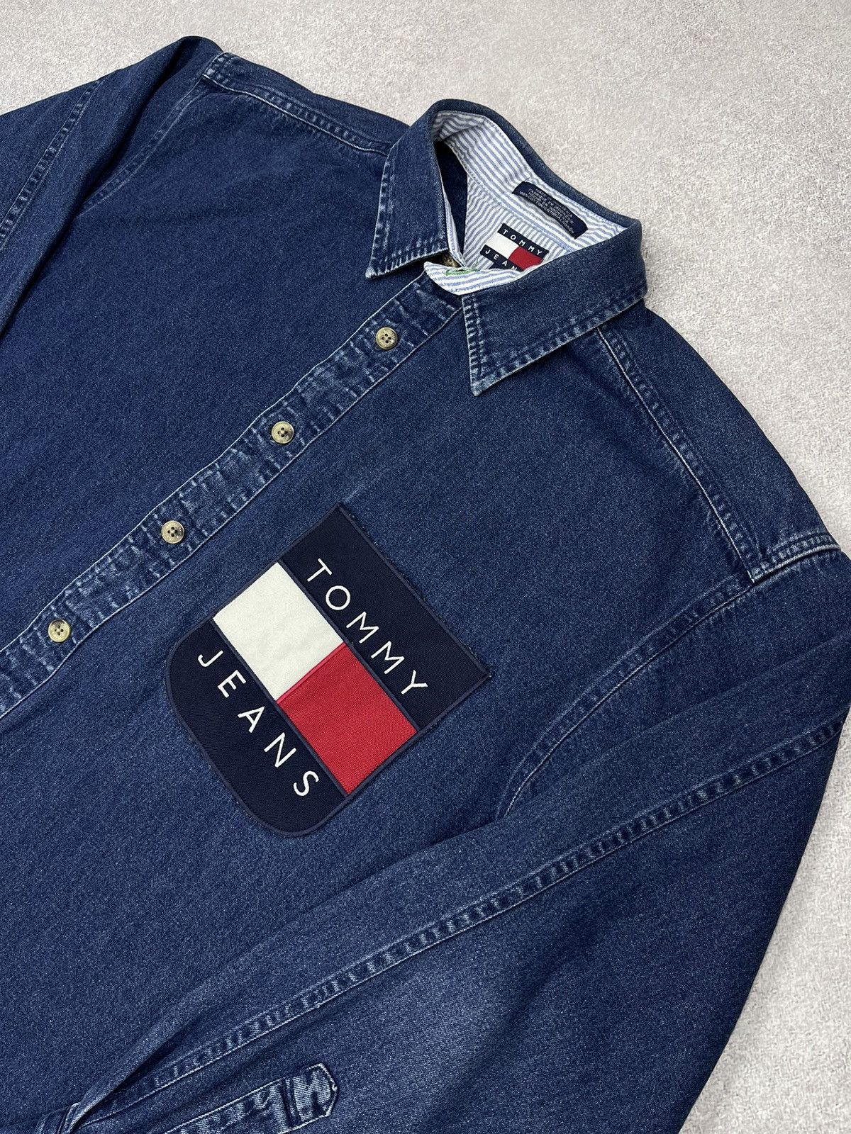 Tommy Hilfiger × Vintage Vintage Jeans Shirt Tommy Hilfiger Big Logo Y2K Size US XL / EU 56 / 4 - 2 Thumbnail