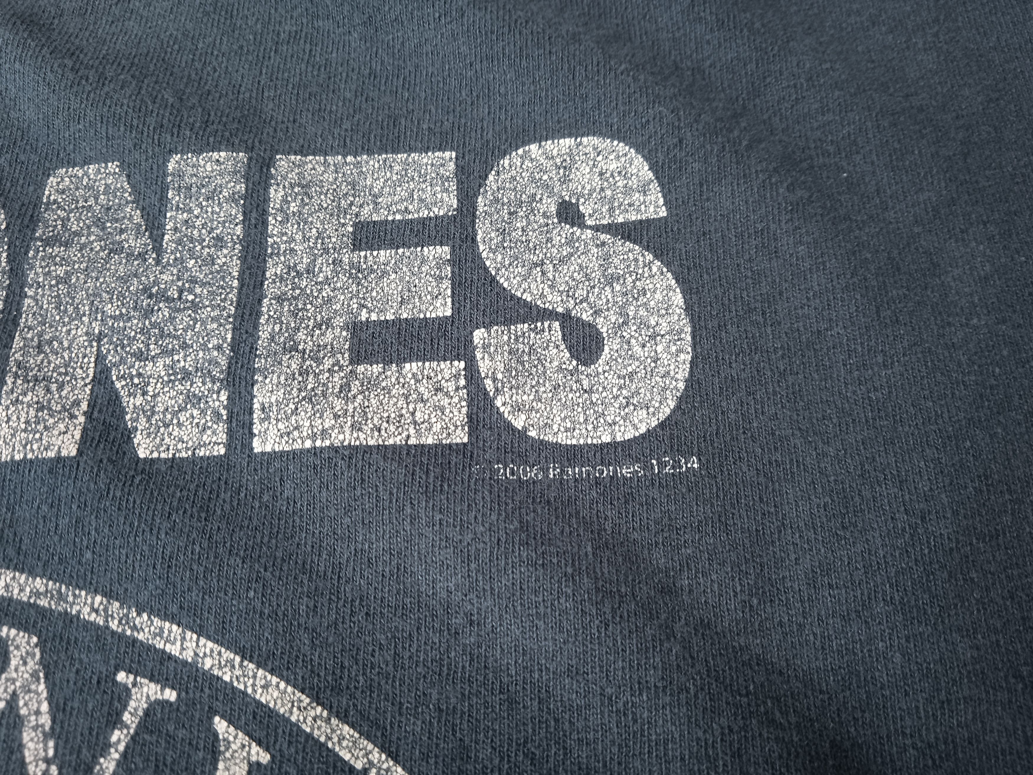 Vintage Distressed 00s Ramones 2006 Band T-Shirt Thrashed Size US M / EU 48-50 / 2 - 7 Thumbnail