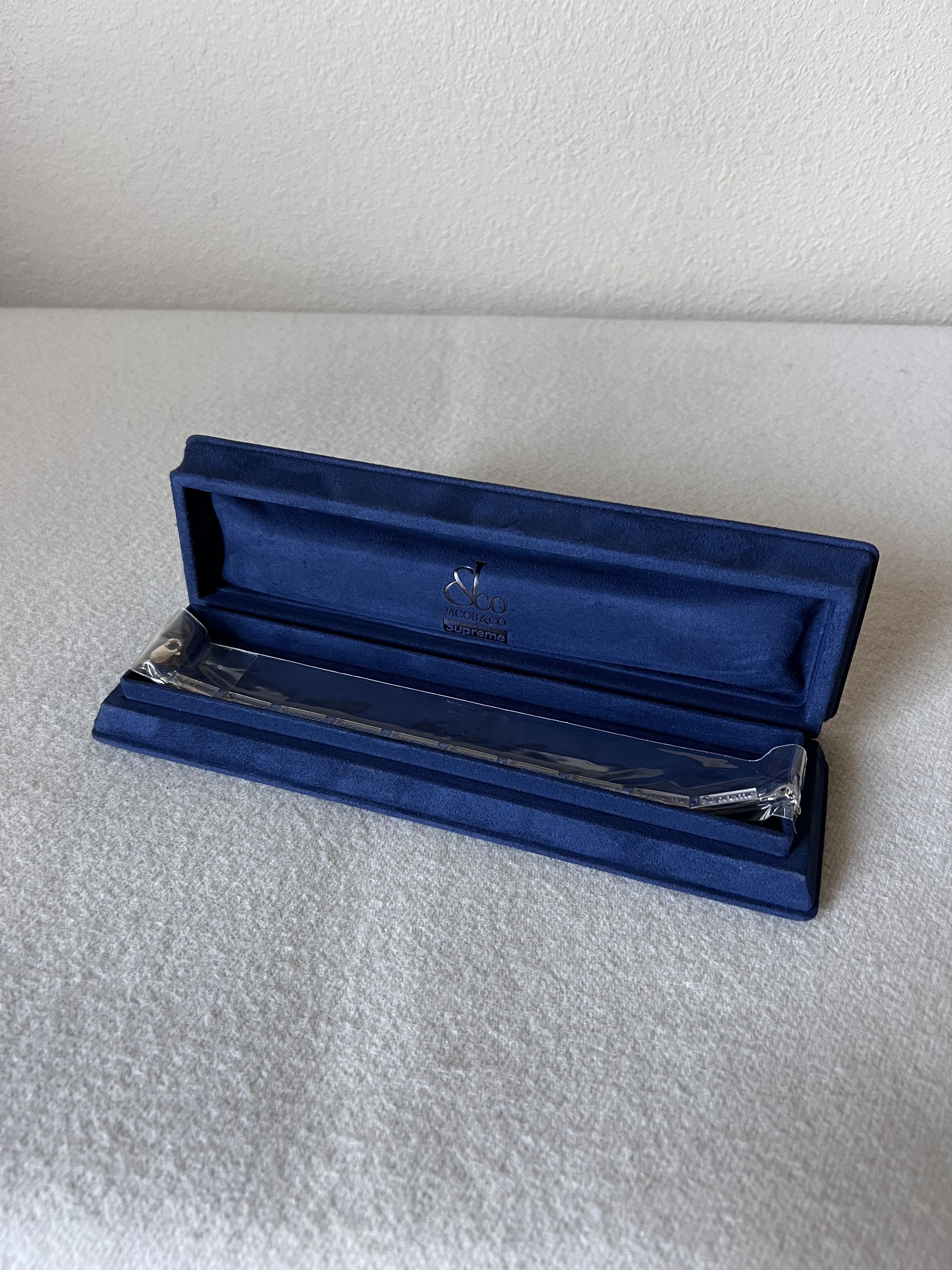 Supreme Supreme Jacob & Co. Box Logo Link Bracelet in Silver Size ONE SIZE - 4 Thumbnail