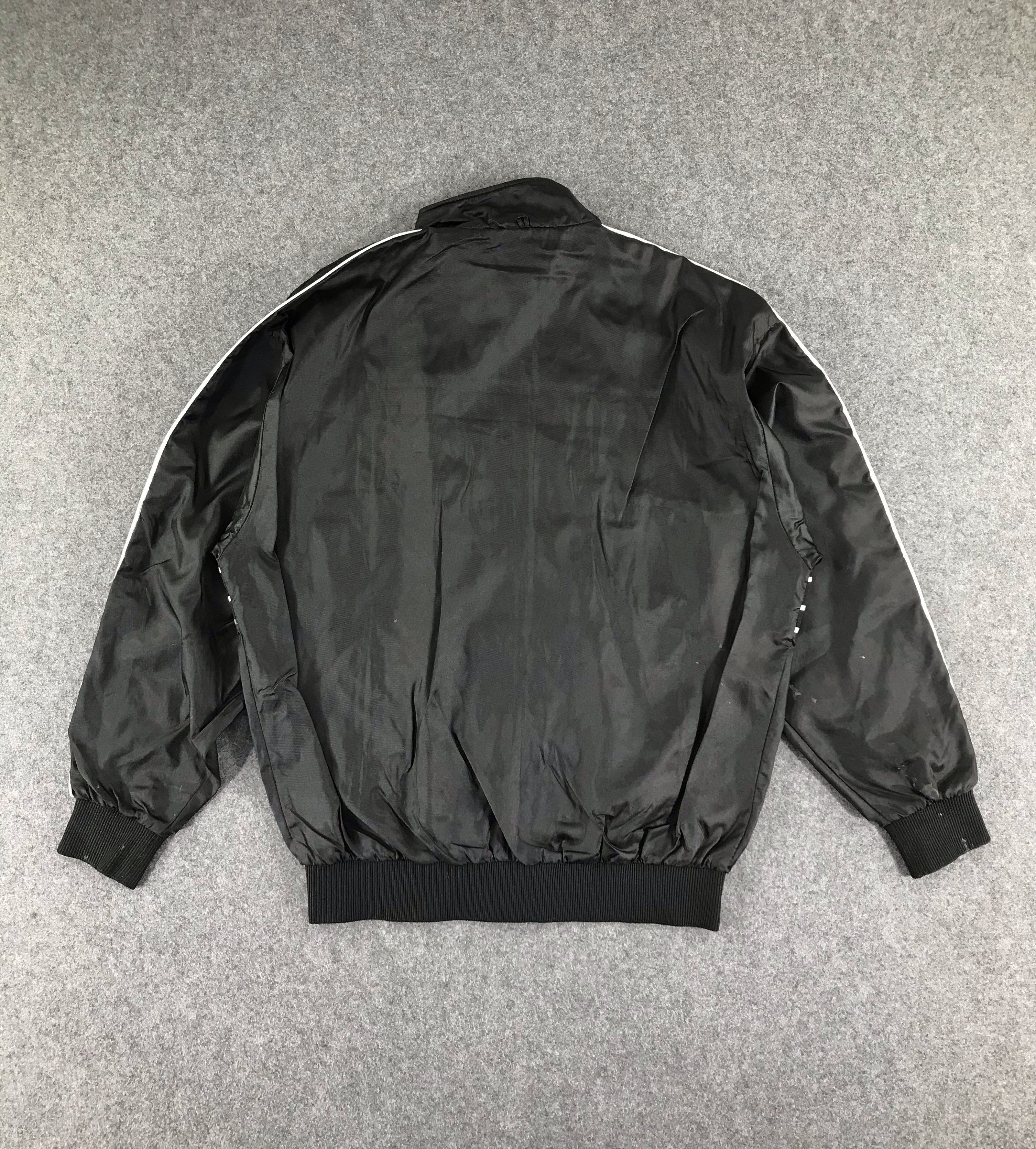 Umbro × Vintage Vintage Umbro Windbreaker Light Jacket-M040 Size US L / EU 52-54 / 3 - 2 Thumbnail