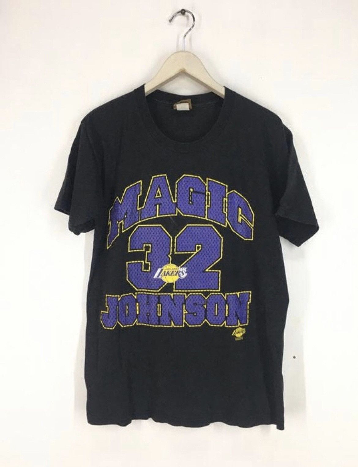 NBA Vintage 90s Los Angeles Lakers Magic Johnson 32 t shirt Size US M / EU 48-50 / 2 - 1 Thumbnail
