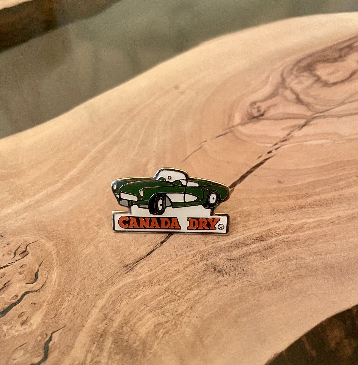 Vintage Vintage Canada Dry Jaguar Sports Car 70s-80s Retro Metal Pin Size ONE SIZE - 1 Thumbnail