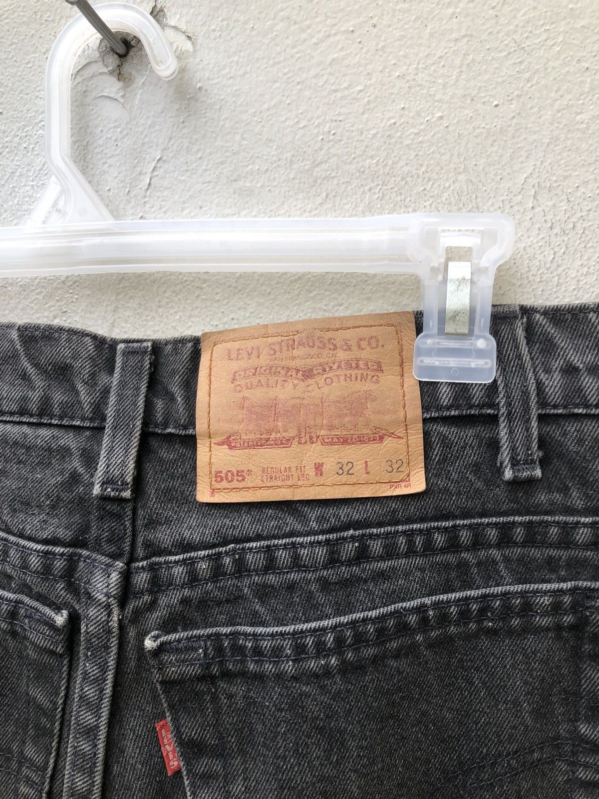 Levi's × Vintage Vintage 1995 Levi’s 505 Straight Leg Faded Black Denim Jeans Size US 31 - 16 Thumbnail