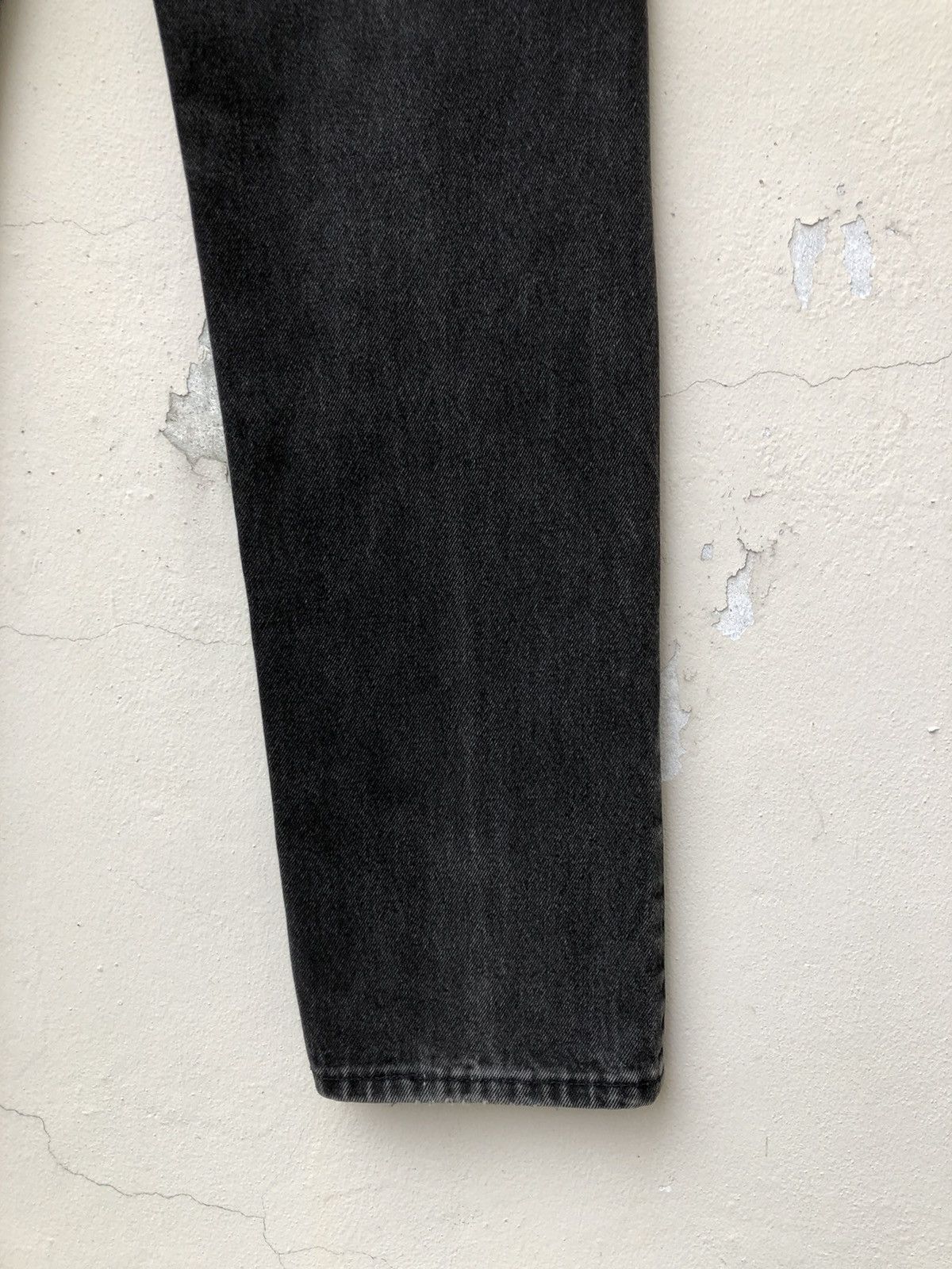 Levi's × Vintage Vintage 1995 Levi’s 505 Straight Leg Faded Black Denim Jeans Size US 31 - 18 Thumbnail