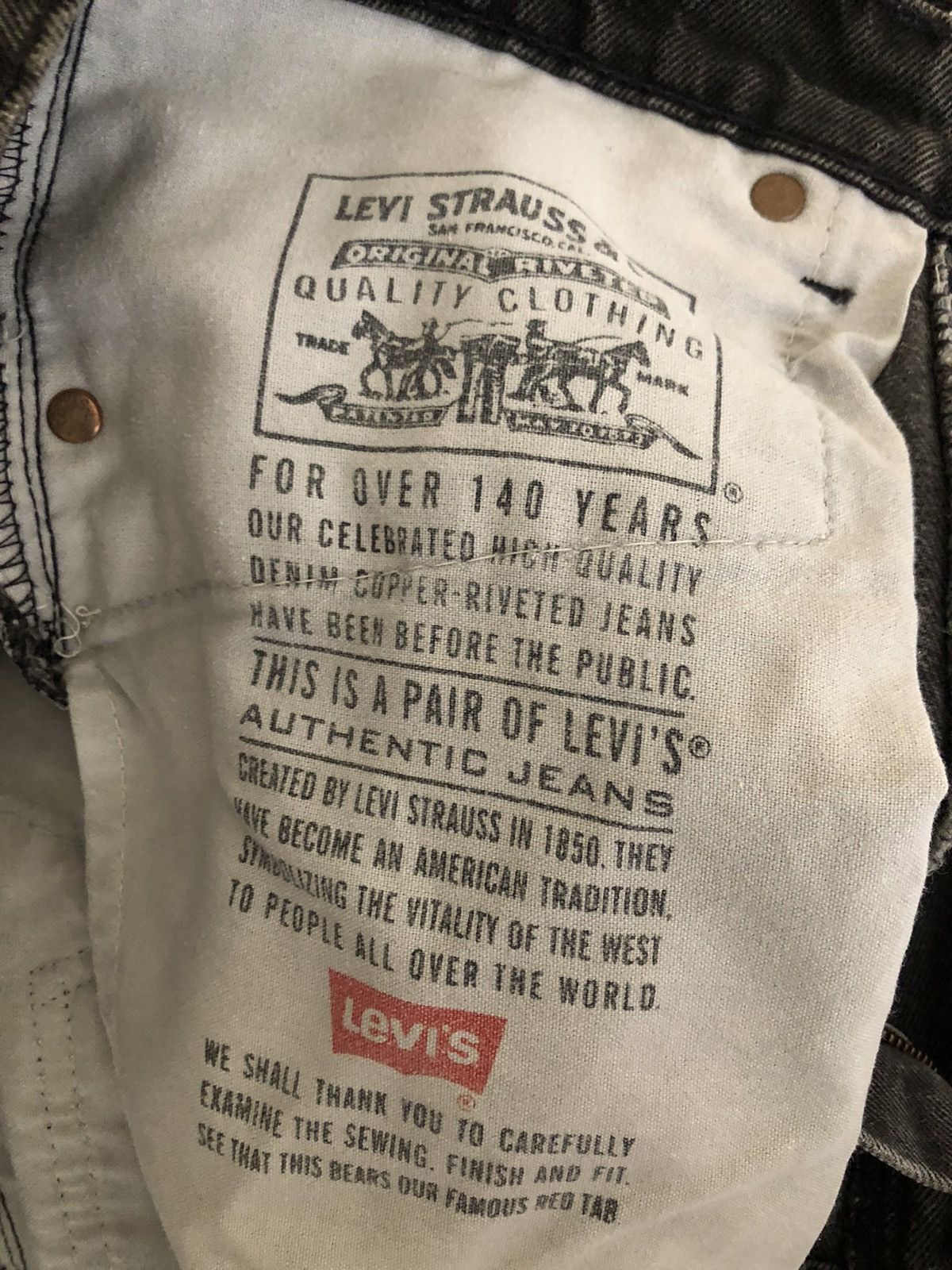 Levi's × Vintage Vintage 1995 Levi’s 505 Straight Leg Faded Black Denim Jeans Size US 31 - 19 Thumbnail